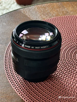 Location Canon EF 85mm f/1.2L II USM