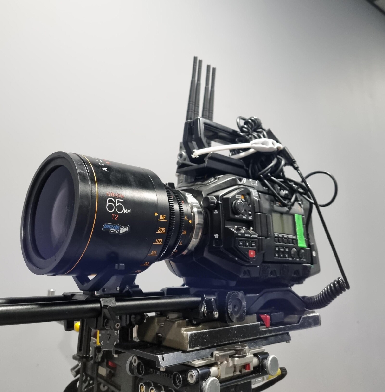 URSA Mini Pro 4.6k - EF + PL - Photo 2 sur 5