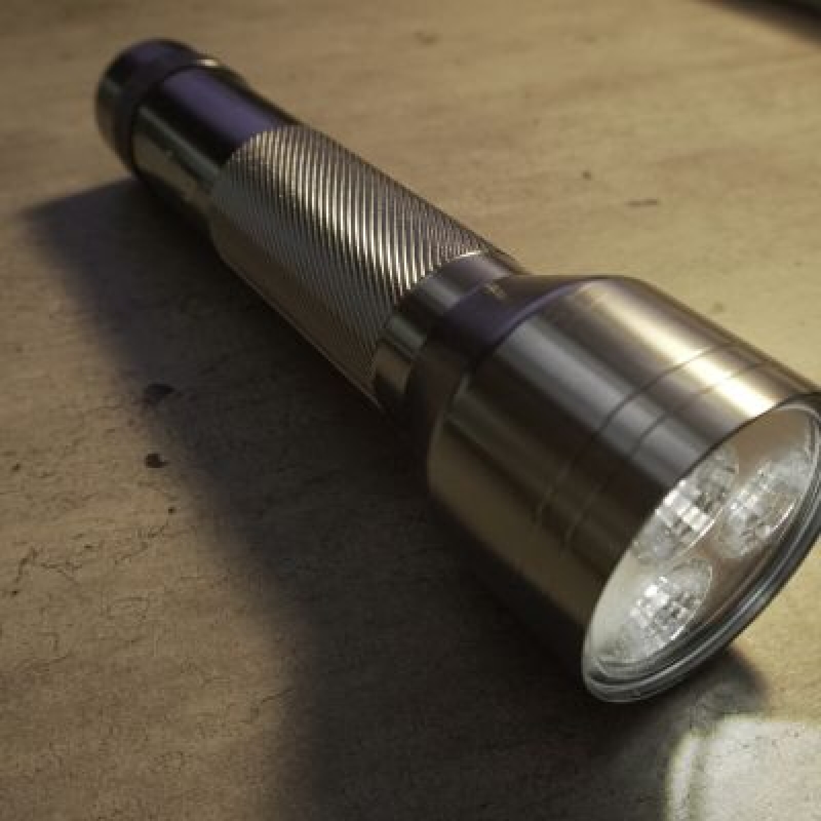 Lampe torche pour tournages - Haute puissance (LED) - Photo 3 sur 3
