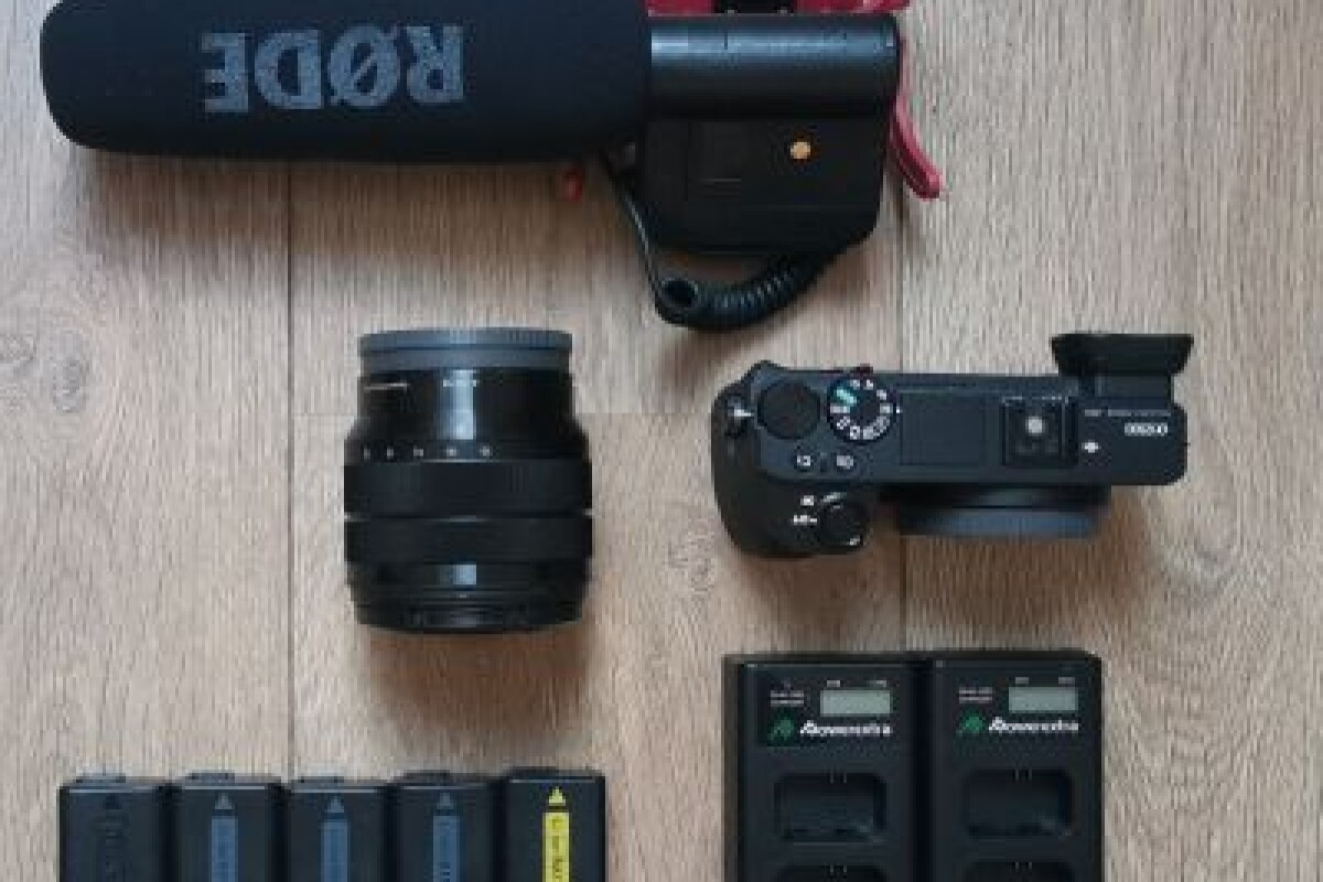 Location Kit Sony A6500 + 50mm ou 10-18mm + 5 batteries + Carte SD 64 GB - Lightyshare