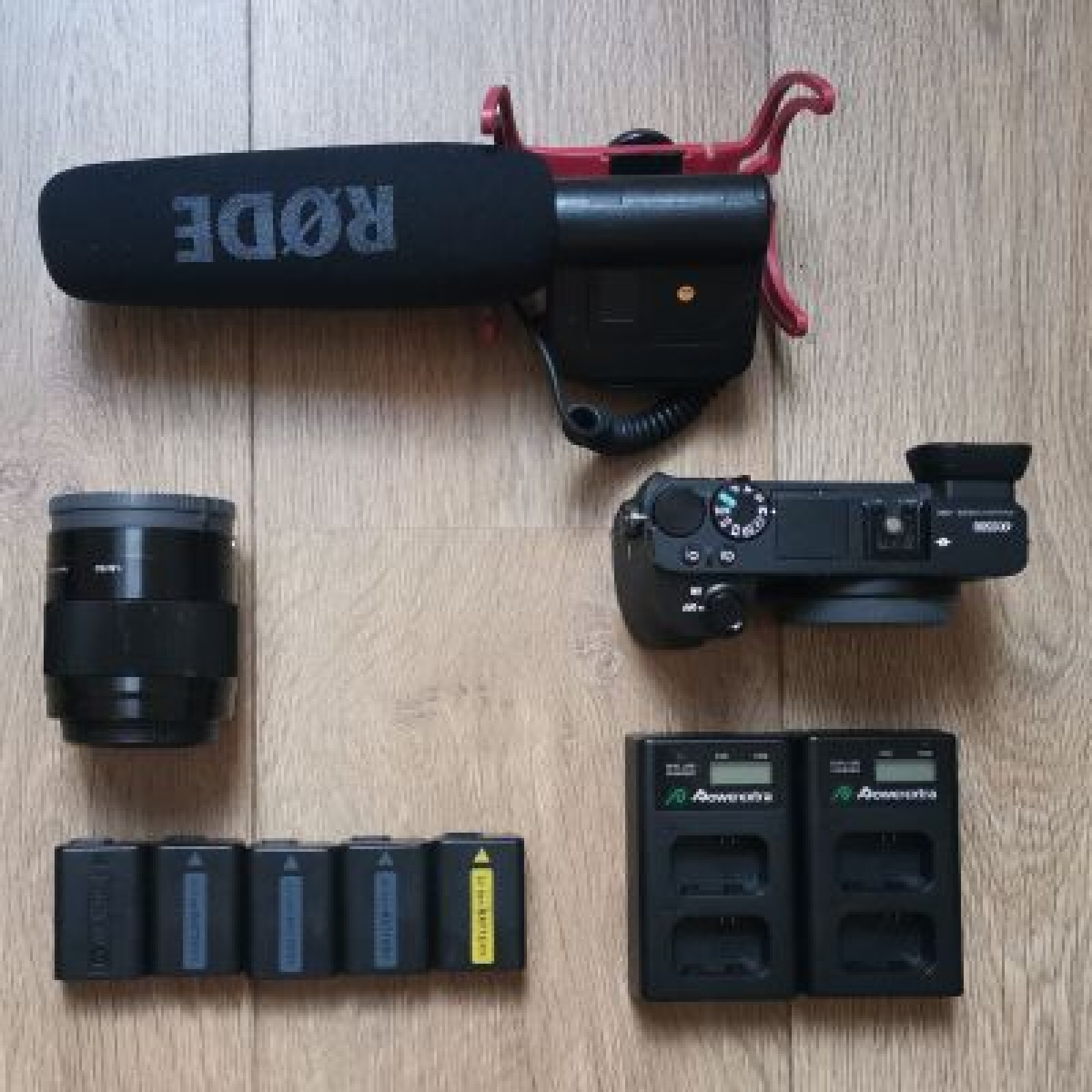 Kit Sony A6500 + 50mm ou 10-18mm + 5 batteries + Carte SD 64 GB - Photo 2 sur 2