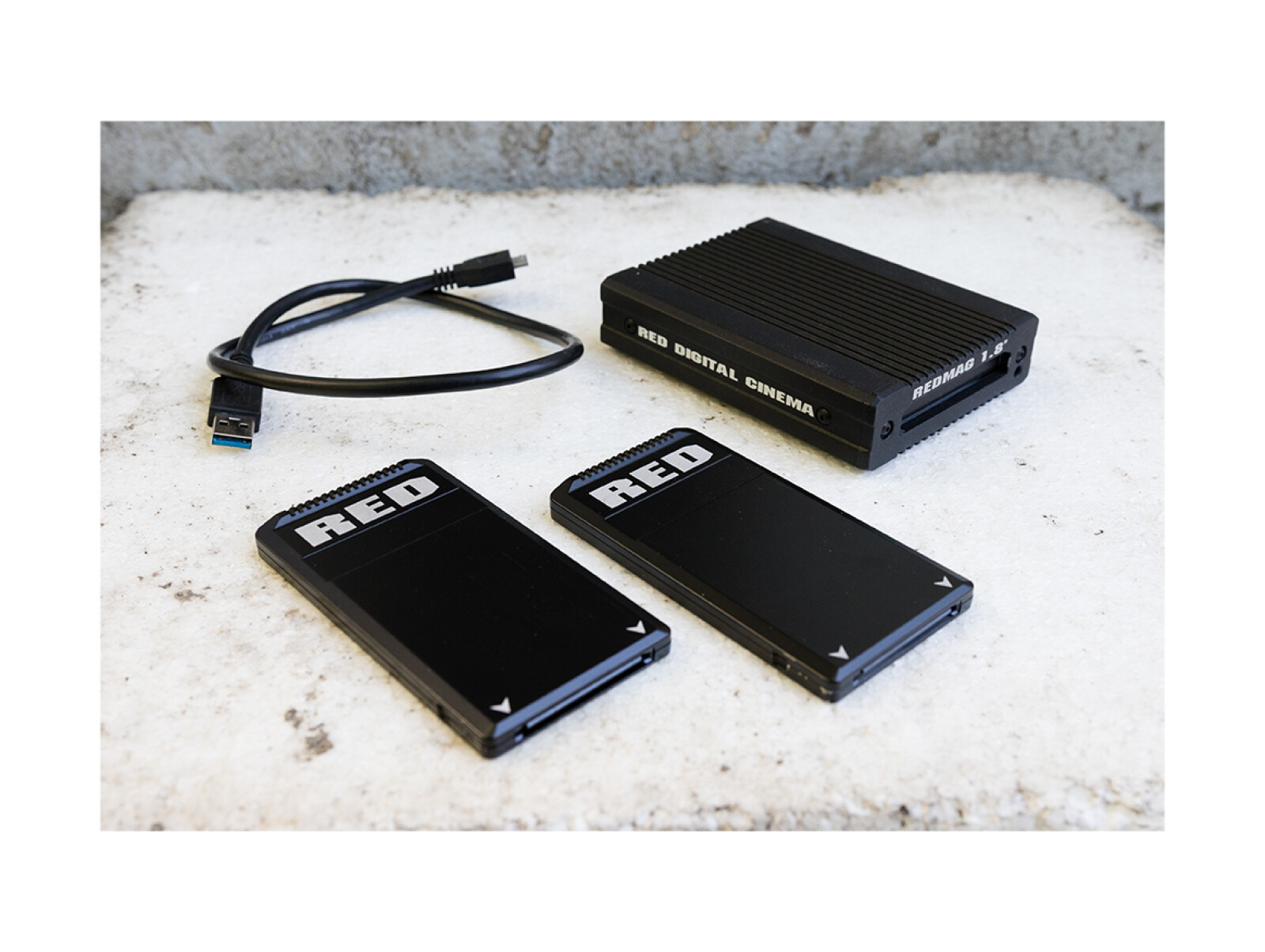 RED Mag DSMC1 de 240 Go (X2) + REDMag reader usb 3.0 - Photo 1 sur 2