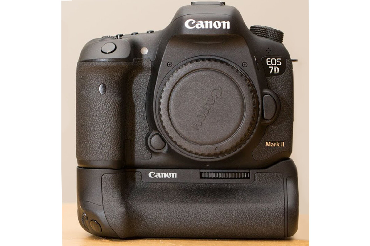 Location Canon 7D Mark II + Grip (Pack) - Boitier reflex aps-c (pas full-frame)  - Lightyshare
