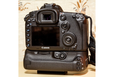 Location Canon 7D Mark II + Grip (Pack) - Boitier reflex aps-c (pas full-frame) 