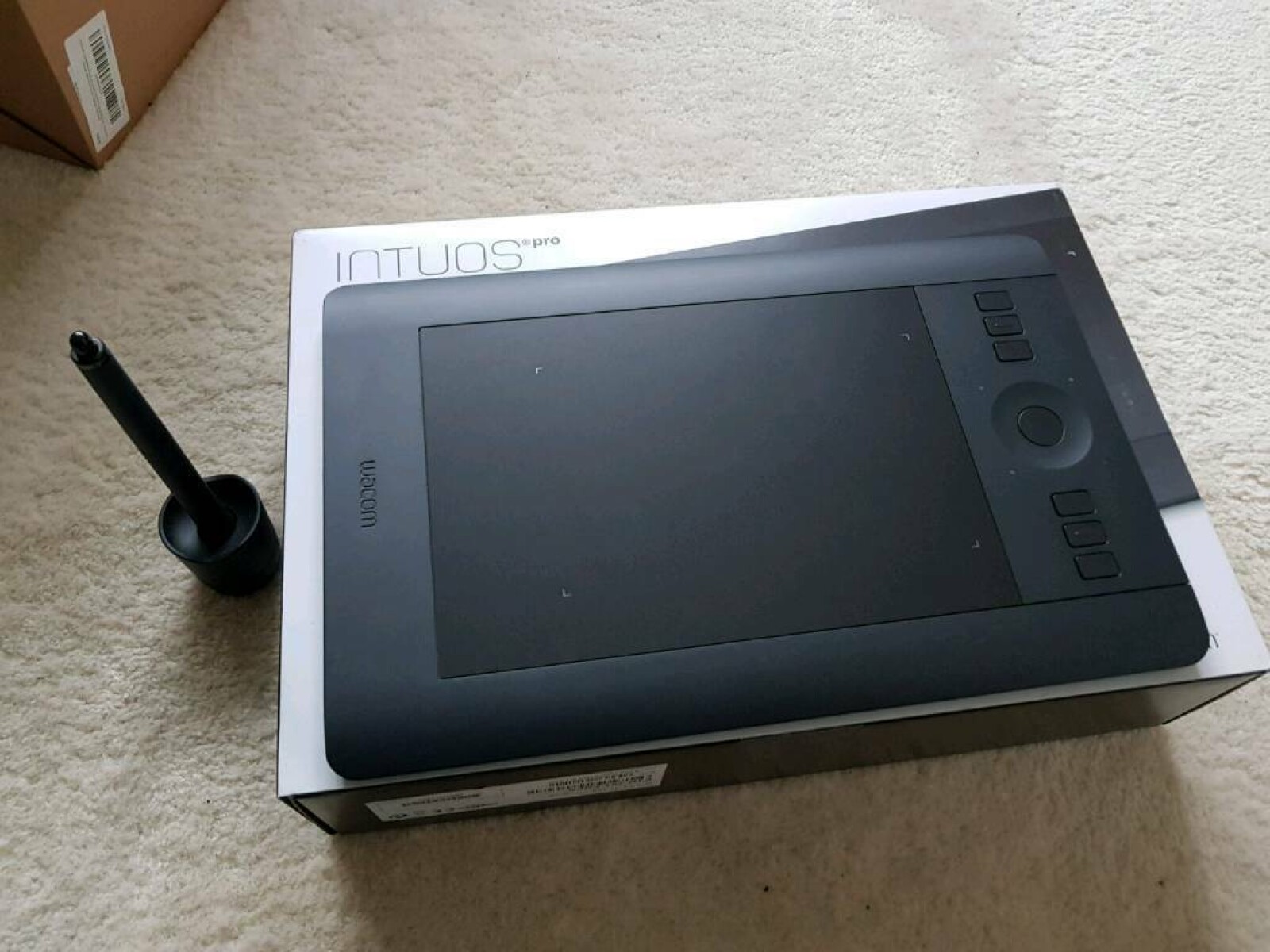 Tablette graphique Wacom Intuos Pro M - Photo 2 sur 3