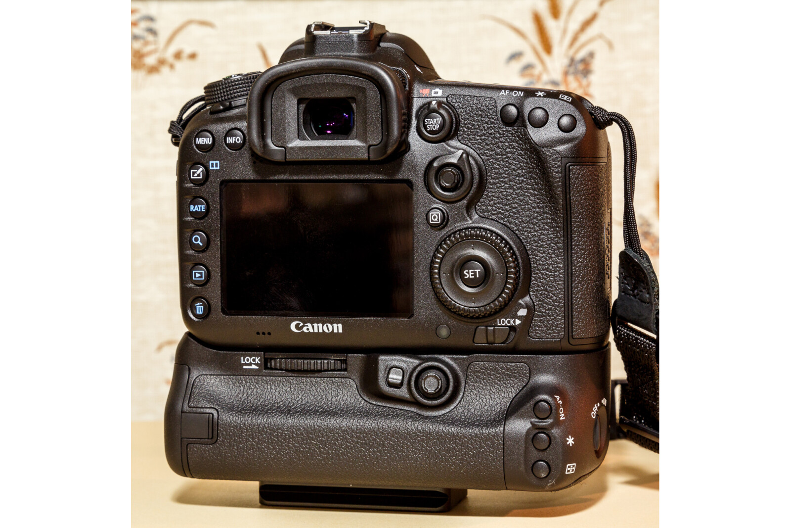 Canon 7D Mark II + Grip + Flash Canon Speedlite 600 EX-RT (#Super pack) - Boitier reflex aps-c - Photo 4 sur 5