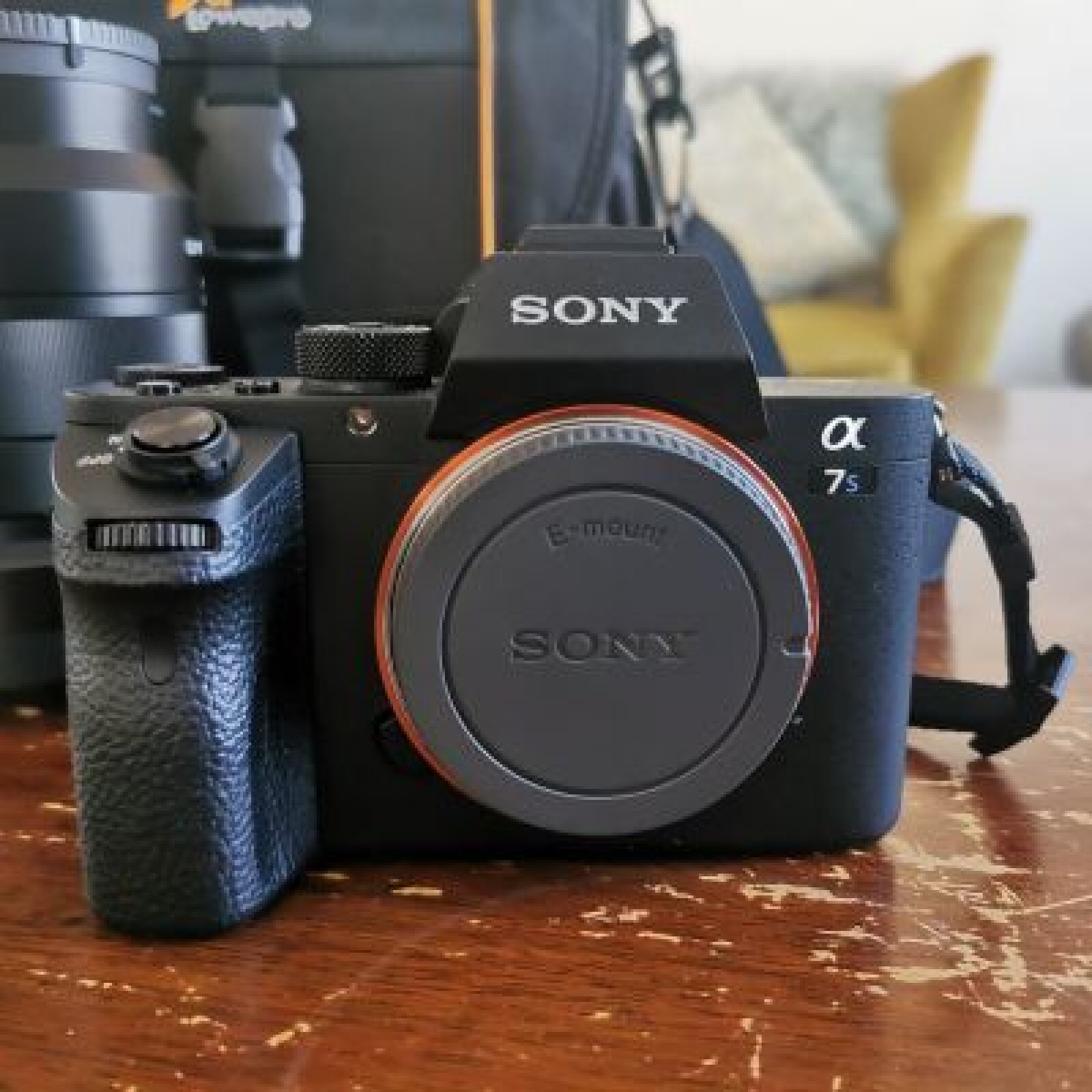 Sony A7SII + OBJ 24-70 mm F4 + 4x battery - Photo 3 sur 5