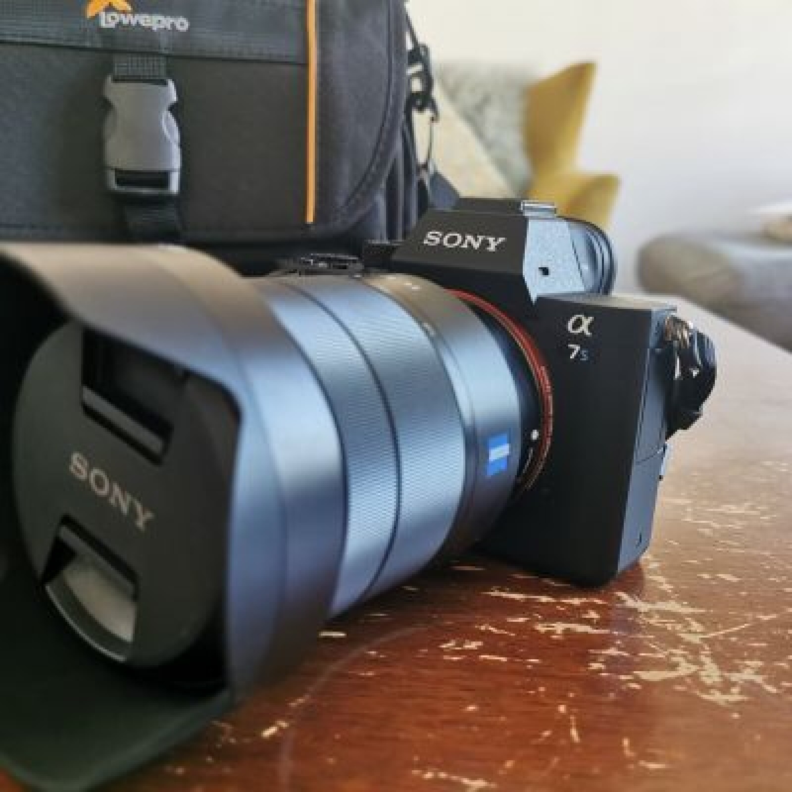 Sony A7SII + OBJ 24-70 mm F4 + 4x battery - Photo 4 sur 5