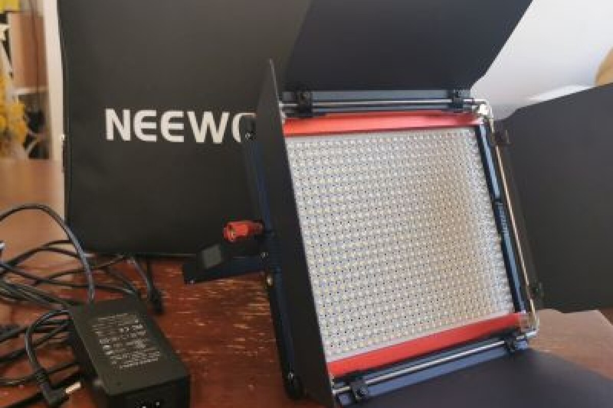 Location PANNEAU LED NEEWER - Lightyshare
