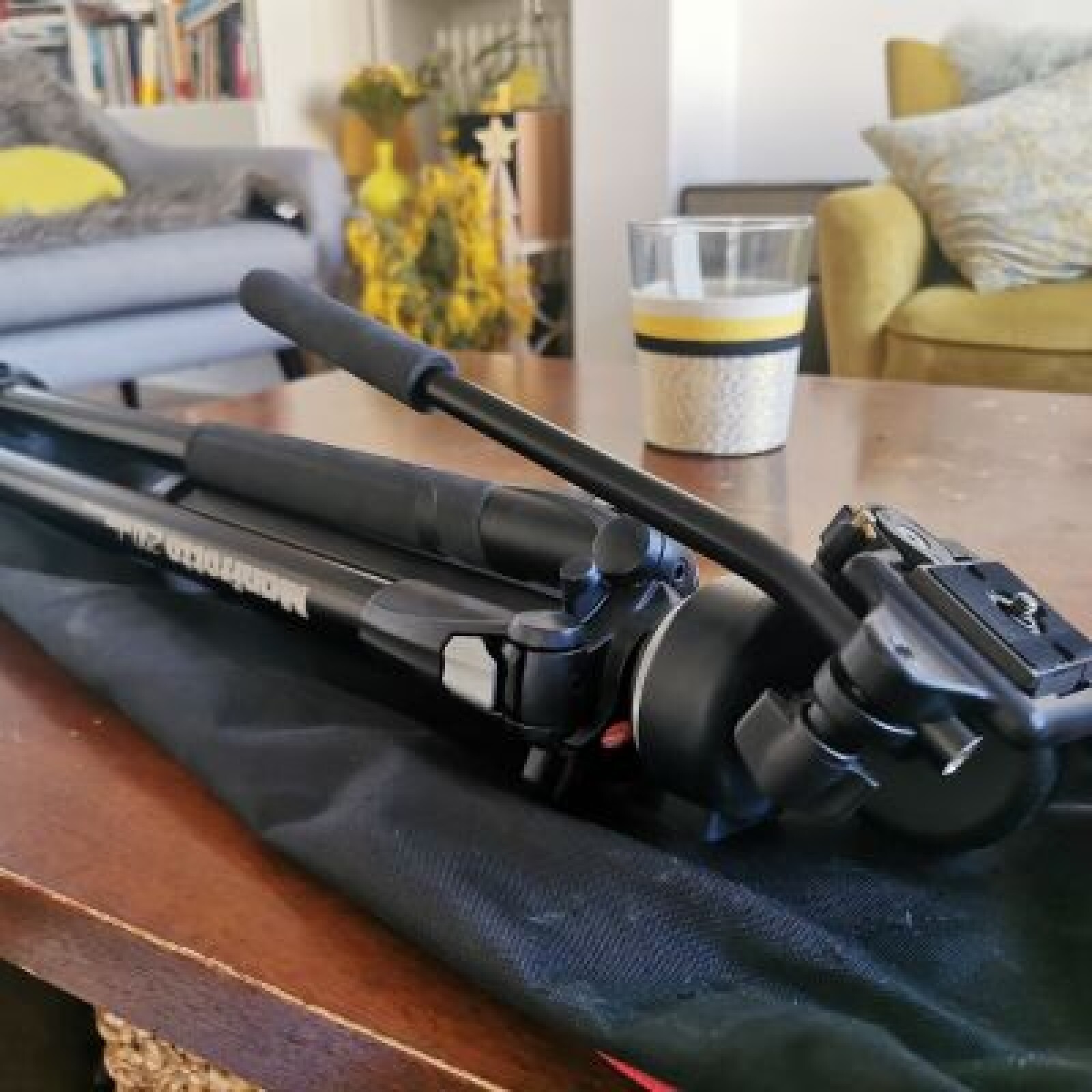 TREPIED MANFROTTO 290 xtra + TÊTE FLUIDE - Photo 2 sur 5
