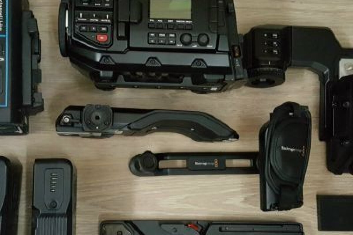 Location URSA MINI PRO 4,6 K EF+PL - Lightyshare