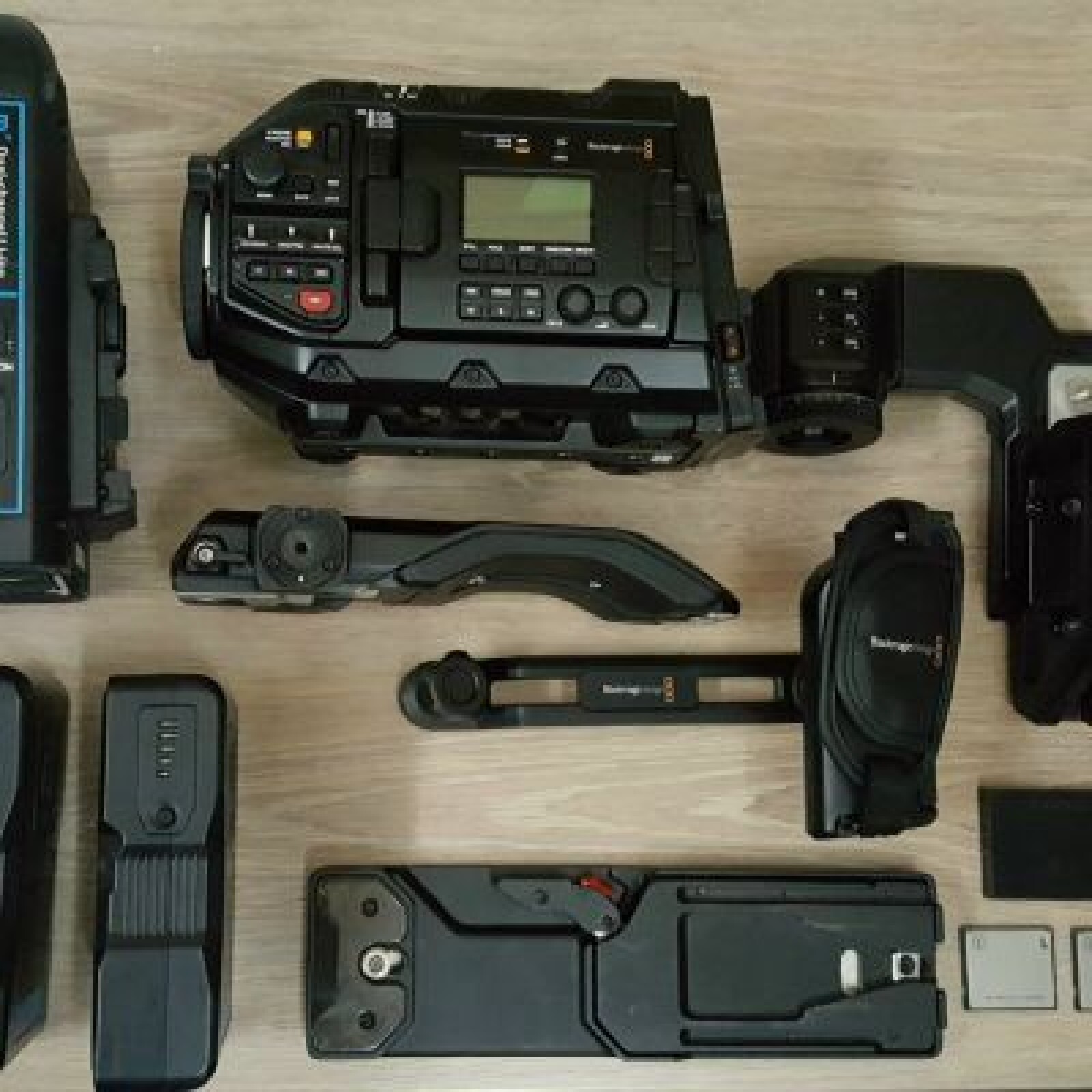 URSA MINI PRO 4,6 K EF+PL - Photo 1 sur 1