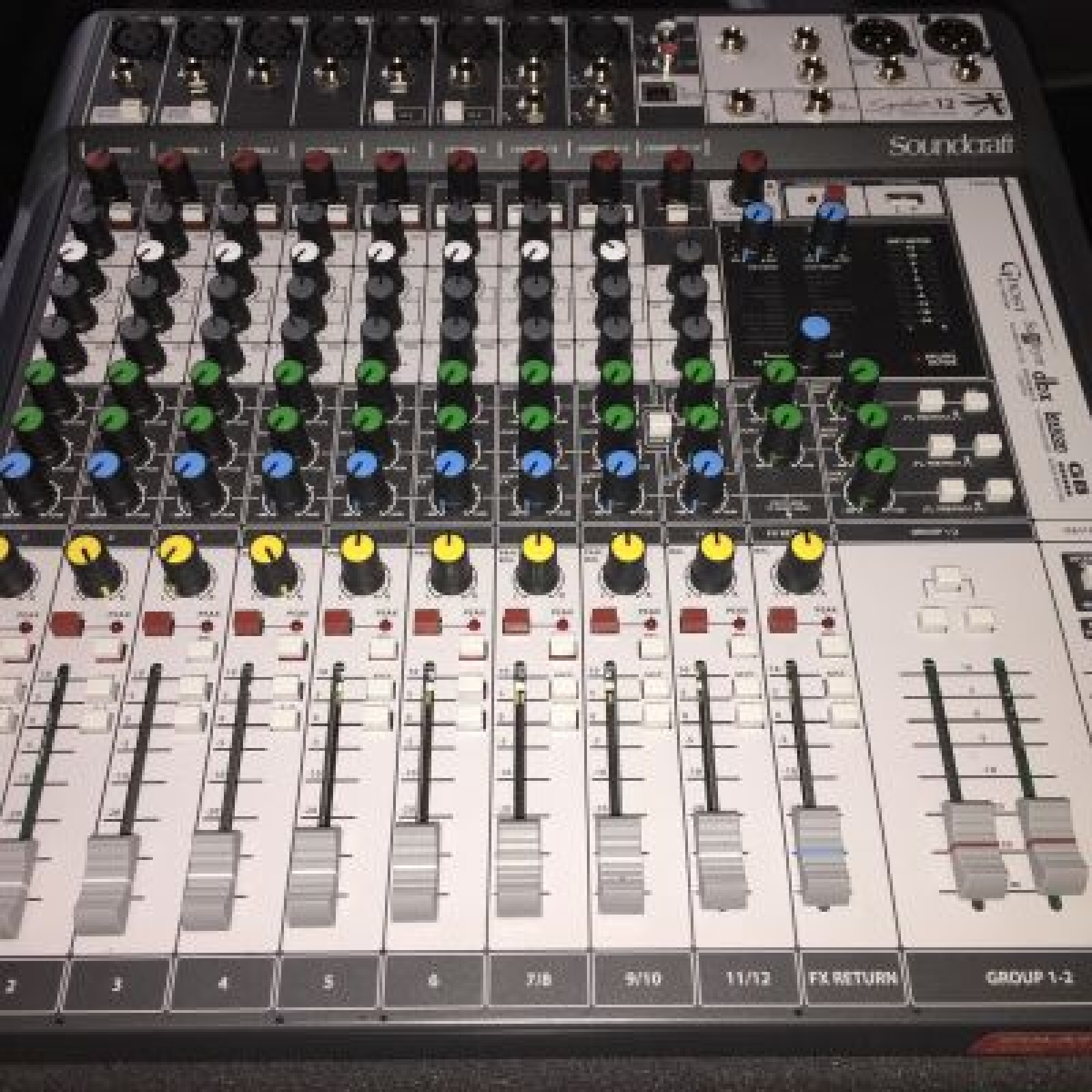Console son 12 entrée SOUNDCRAFT Signature 12MTK - Photo 1 sur 3