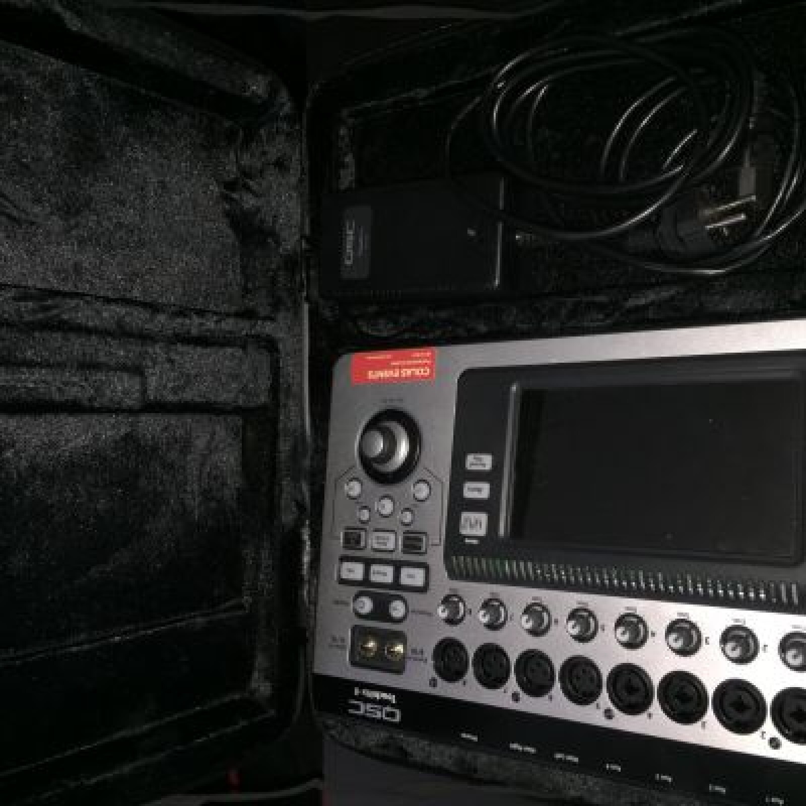 Console Son QSC TouchMix-8 / 12 pistes / tactile + Wifi - Photo 4 sur 4