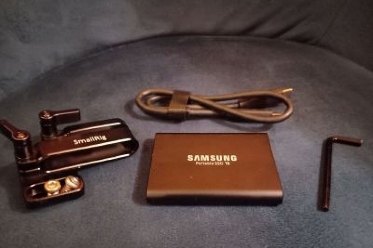 Location SSD T5 1 TO +  ACCROCHE CAGE - Lightyshare
