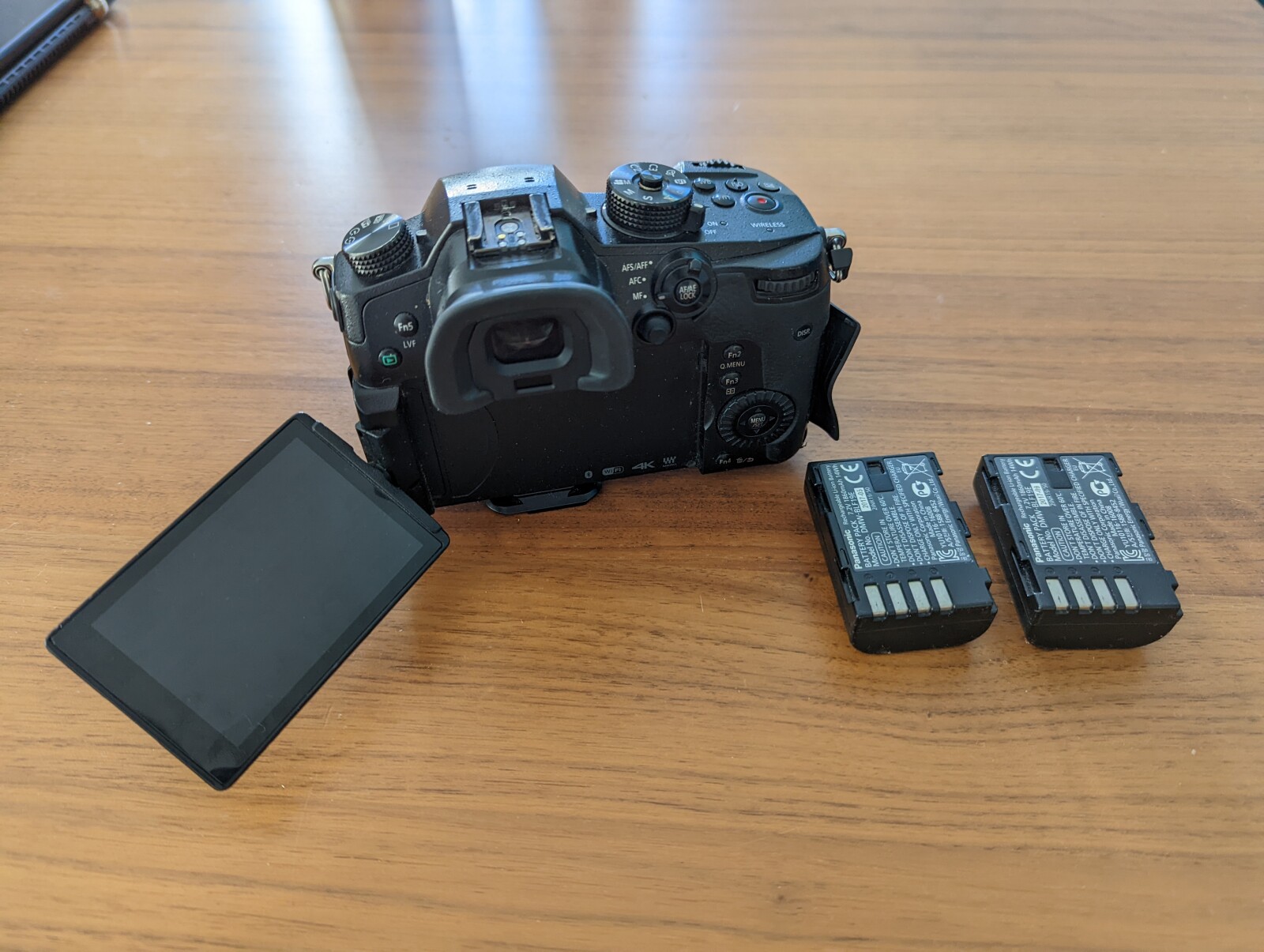 Panasonic Lumix GH5 V-Log + Batteries - Photo 2 sur 3