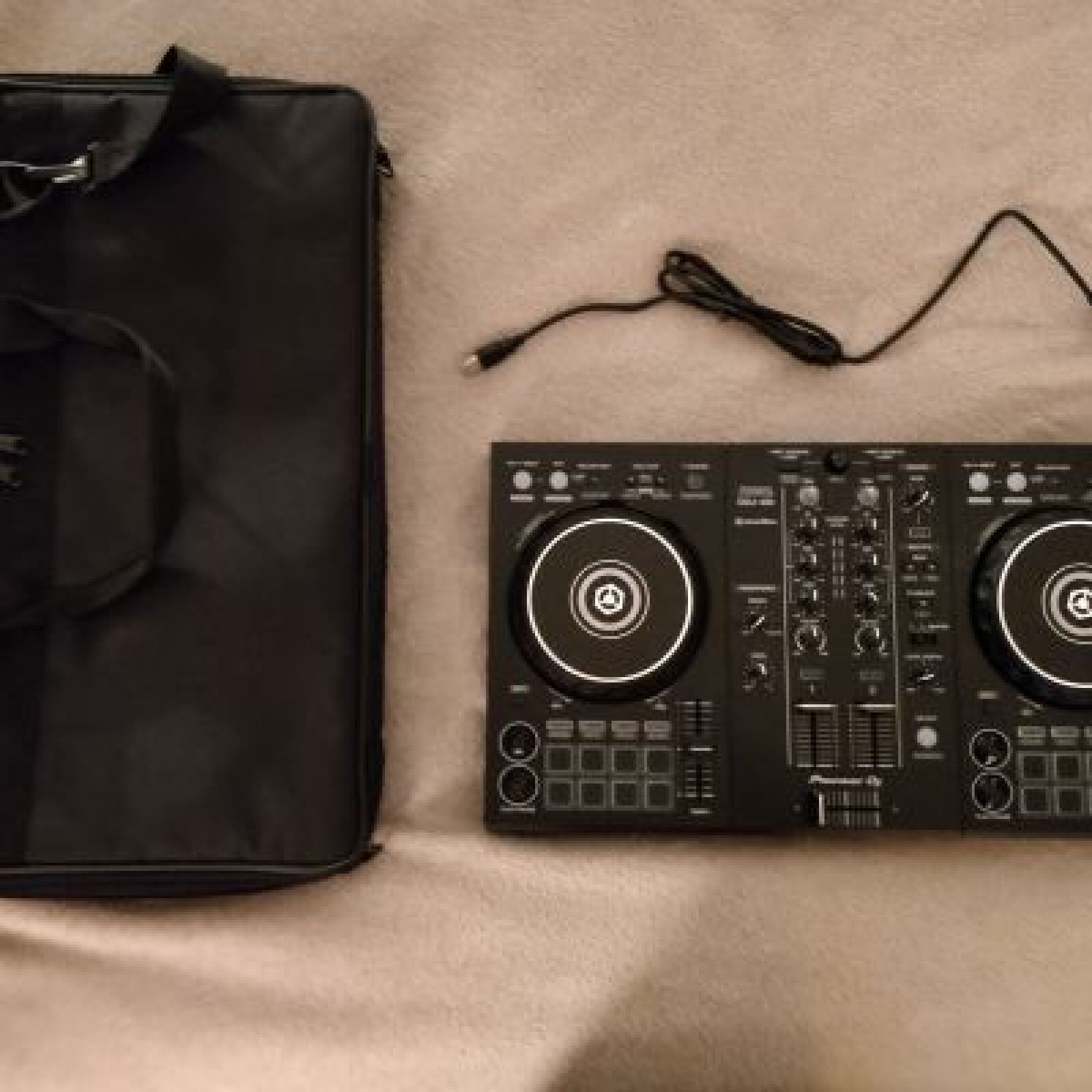 Platine Pionner DDJ 400 - Photo 1 sur 3