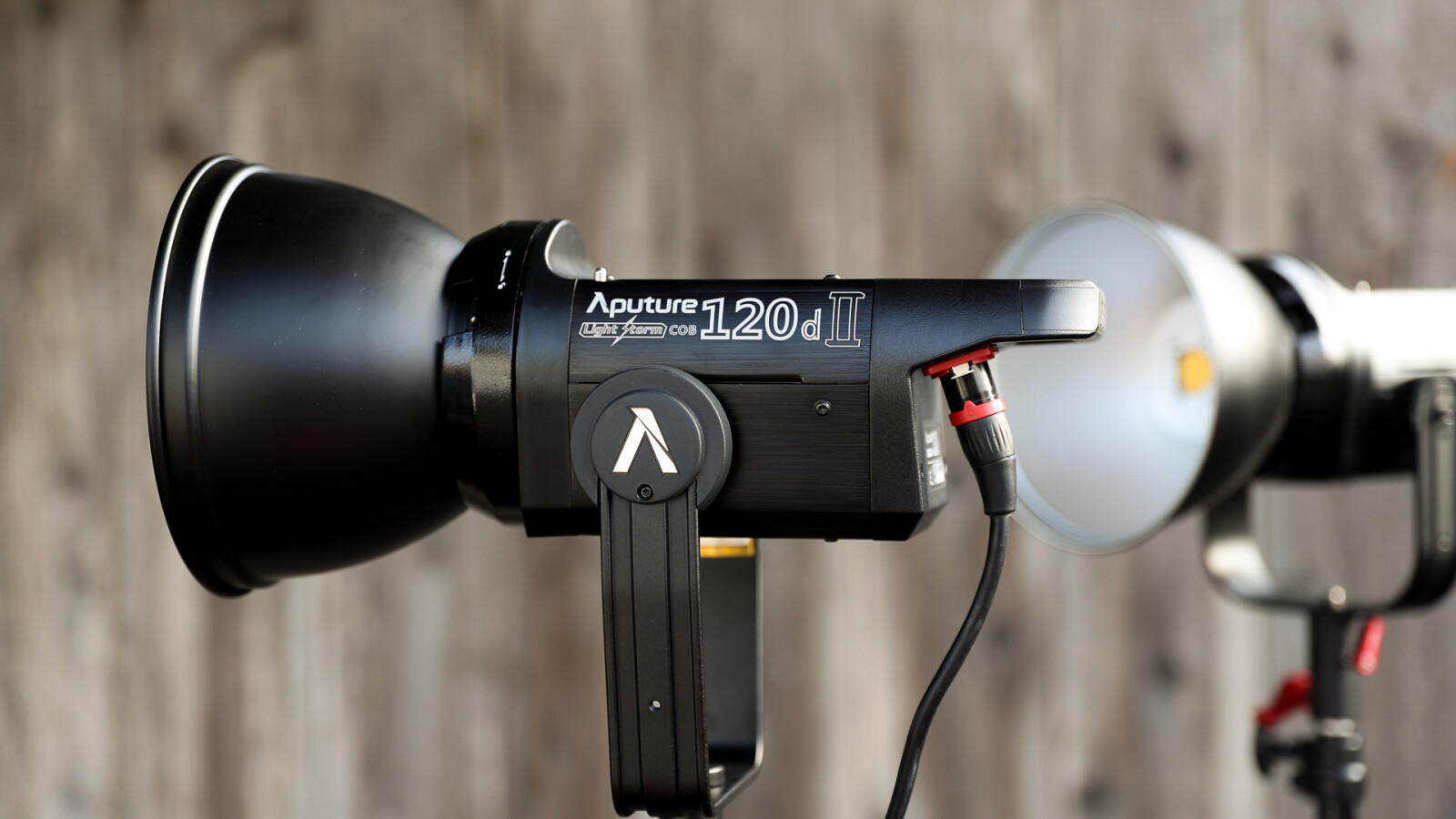 Aputure lightstorm 120D MK 2 - Photo 1 sur 3
