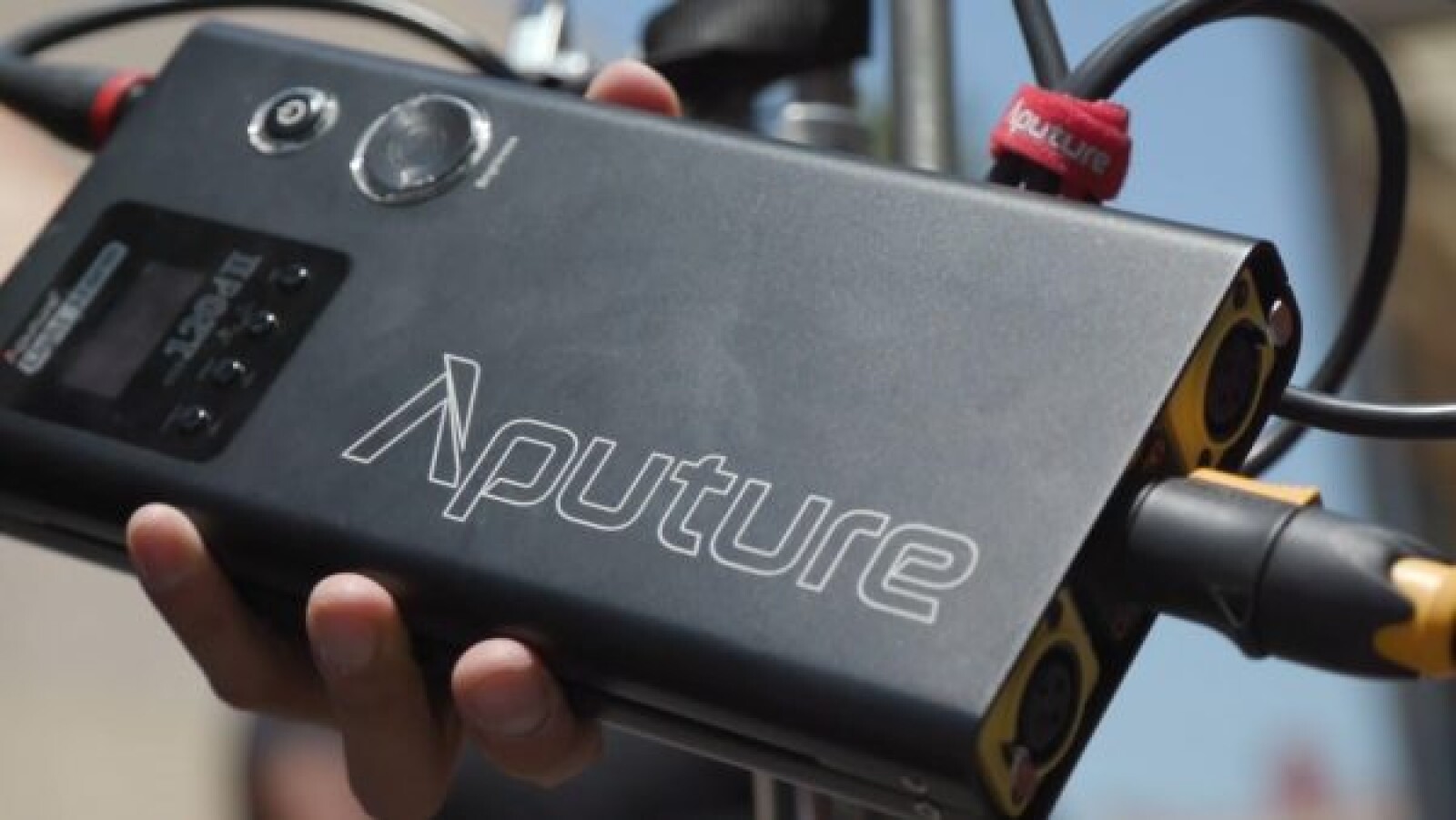 Aputure lightstorm 120D MK 2 - Photo 3 sur 3