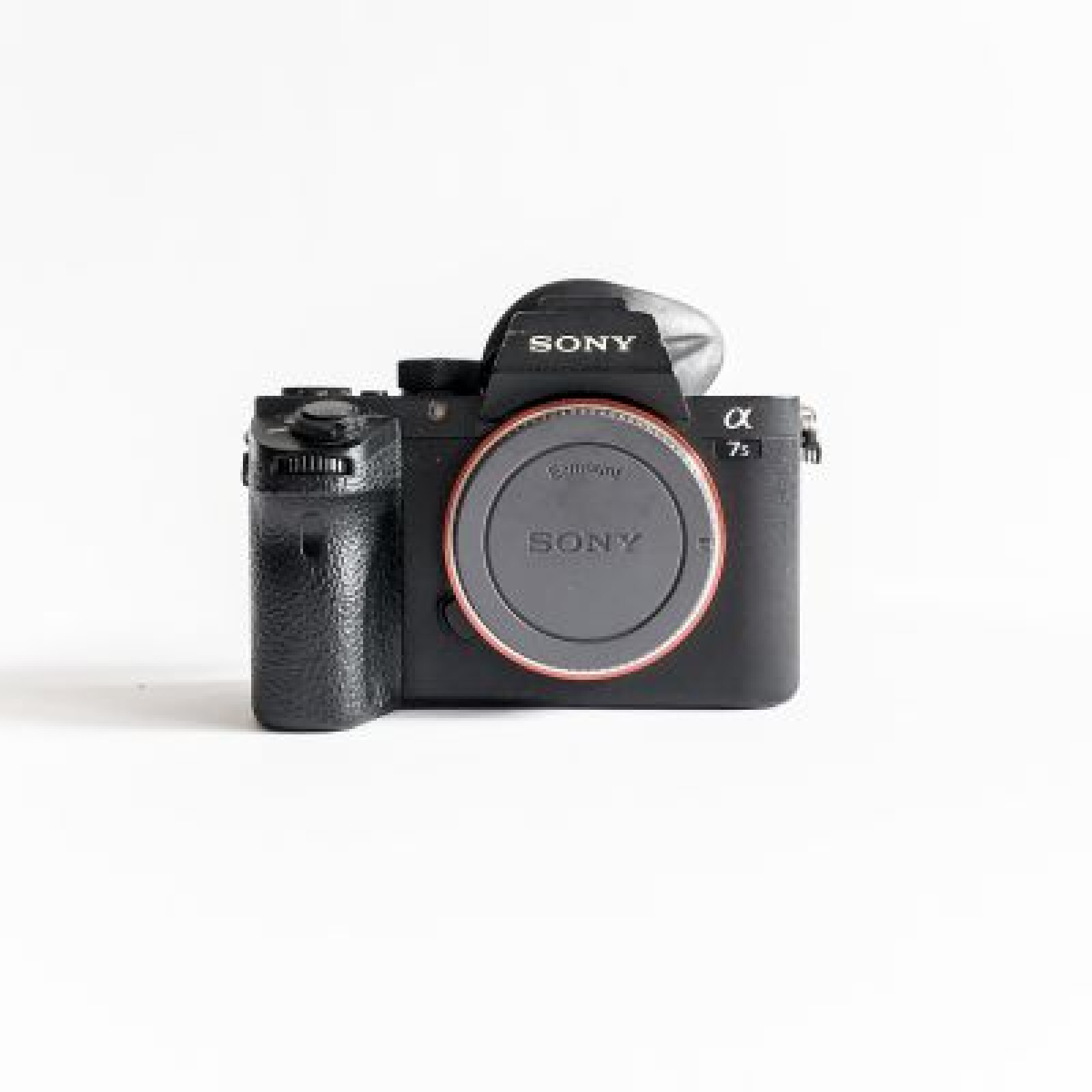 Pack Sony A7S II + Zeiss 50mm f2.0 + Rokinon 35mm T1.5 + Sony 70/200mm f4.0 - Photo 1 sur 4