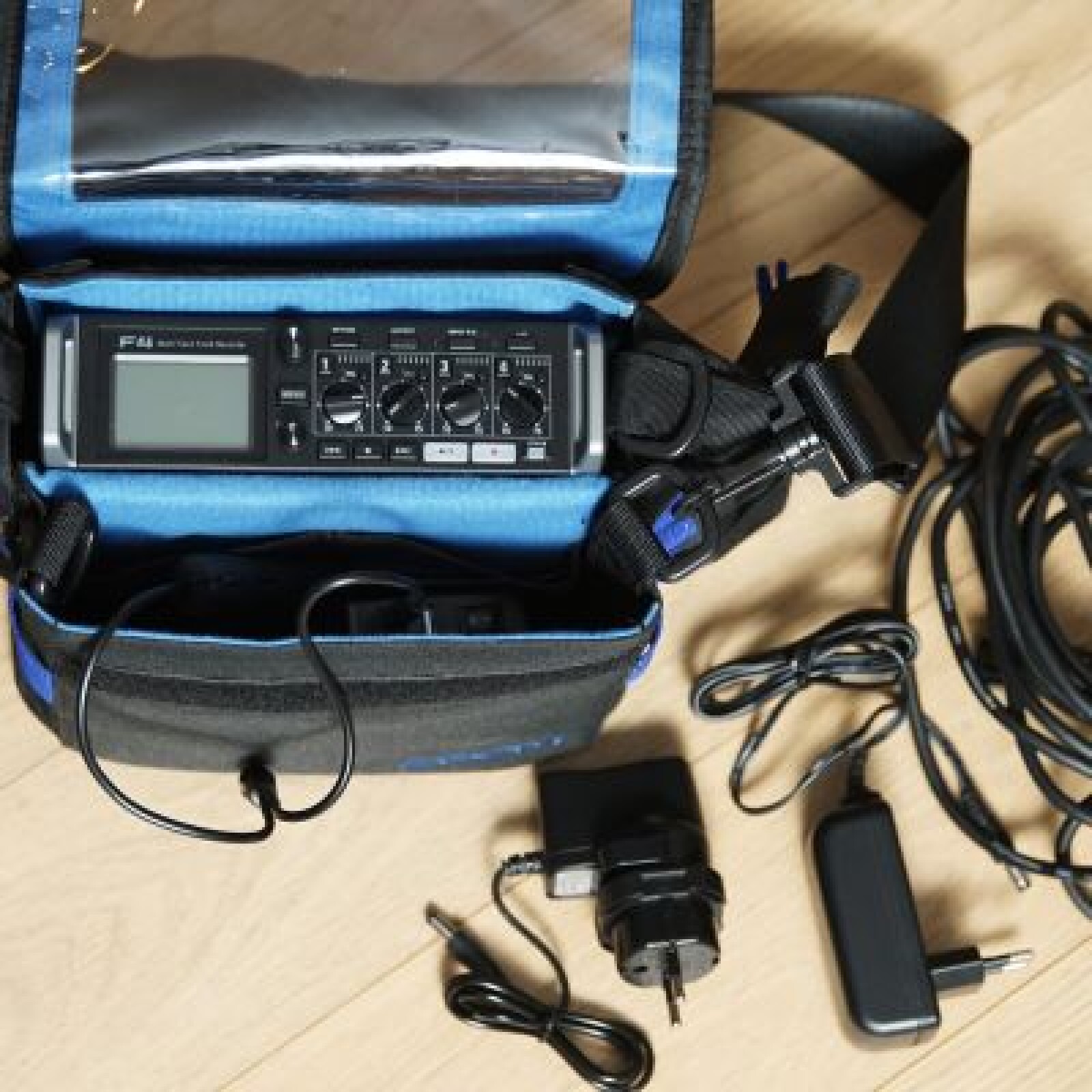 Zoom F4 + batterie - Photo 3 sur 3