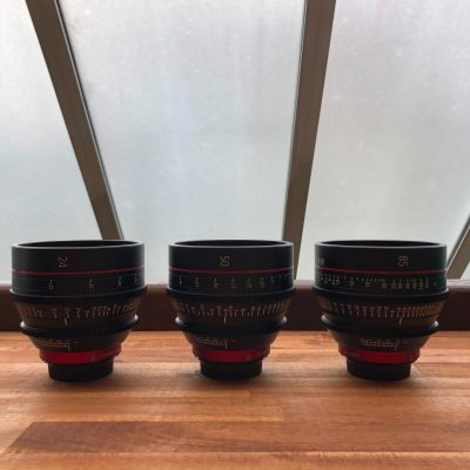 KIT - Canon Prime Cine Lens 24 mm T1.5, 50 mm T1.3, 85 mm T1.3 - Monture EF - Photo 2 sur 2