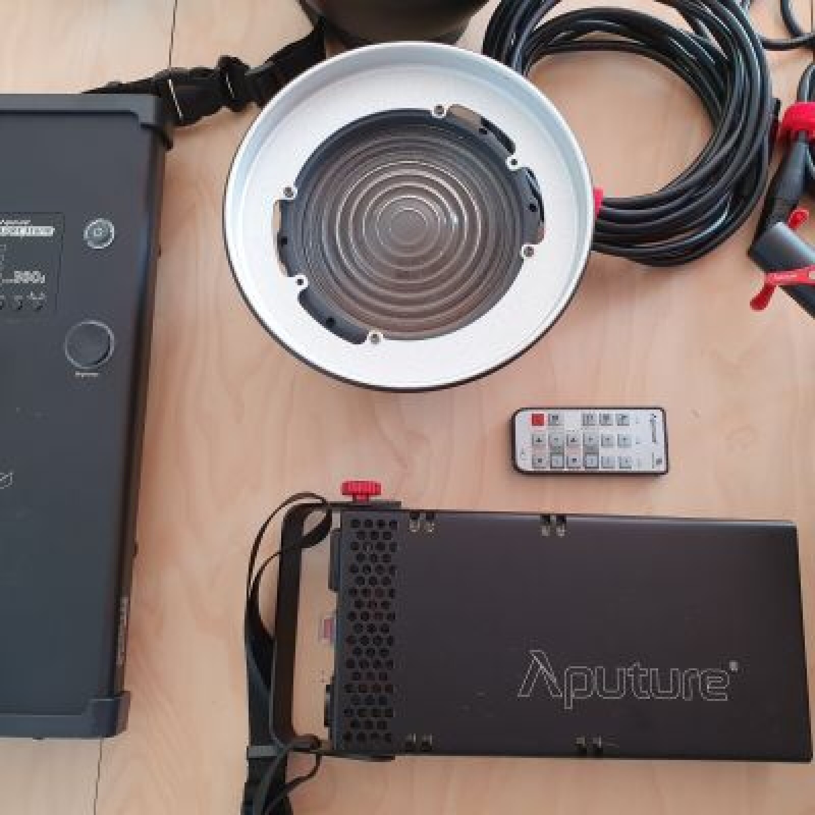 Aputure LS 300d Eclairage LED - Photo 2 sur 5