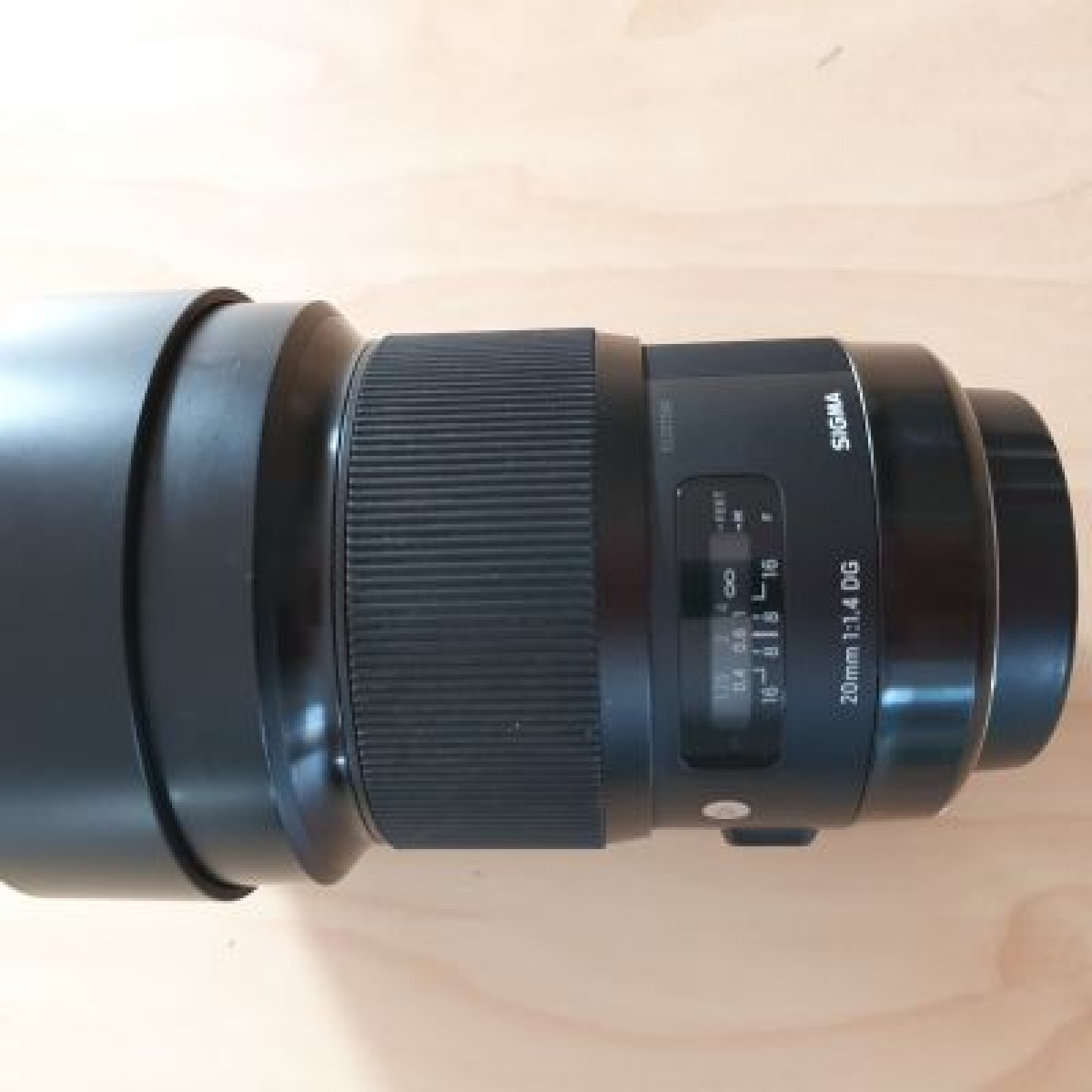 20mm F/1.4 monture EF - Photo 1 sur 2