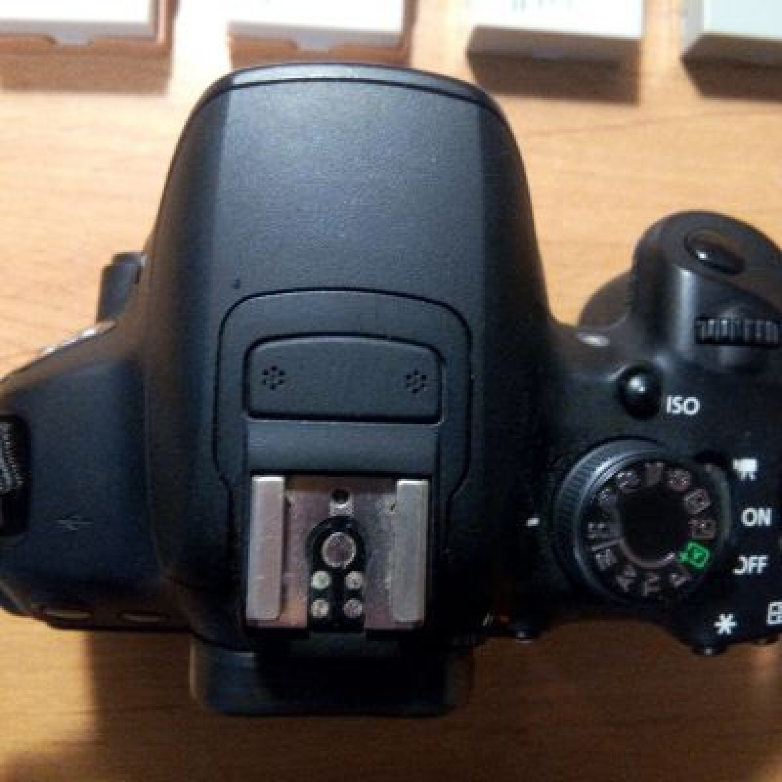 Canon 700D + Carte SD 32Go + 4 batteries - Photo 3 sur 3