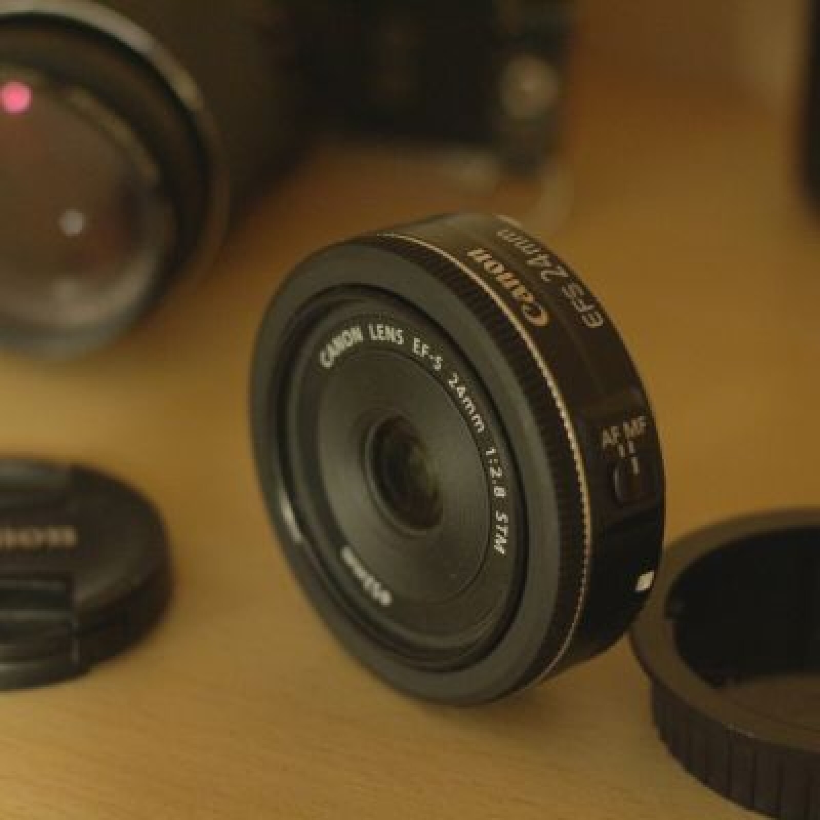 Canon 24mm 2.8 Pancake EF-S - Photo 1 sur 3