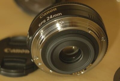 Location Canon 24mm 2.8 Pancake EF-S