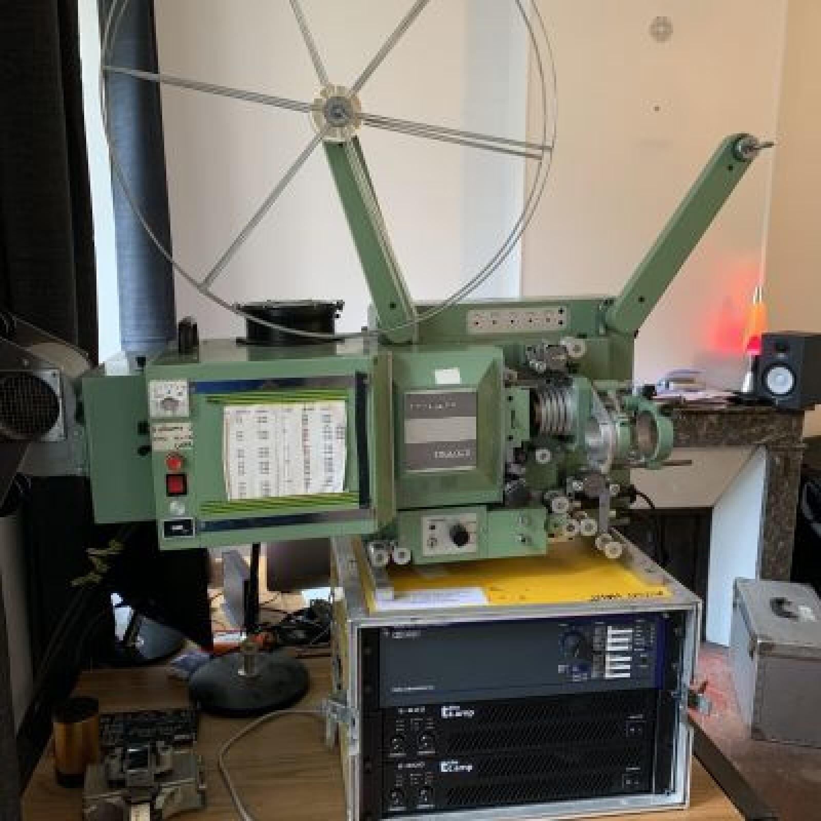 Projecteur 35mm portable - Photo 1 sur 4