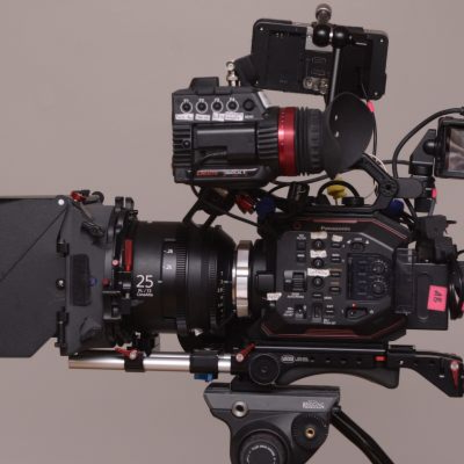Kit Panasonic EVA-1 - monture PL ou EF - Photo 1 sur 4