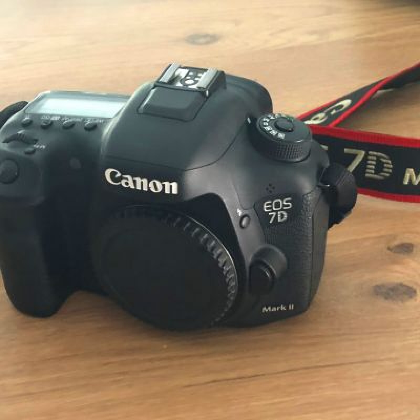 Canon 7D mkII boitier nu - Photo 2 sur 4