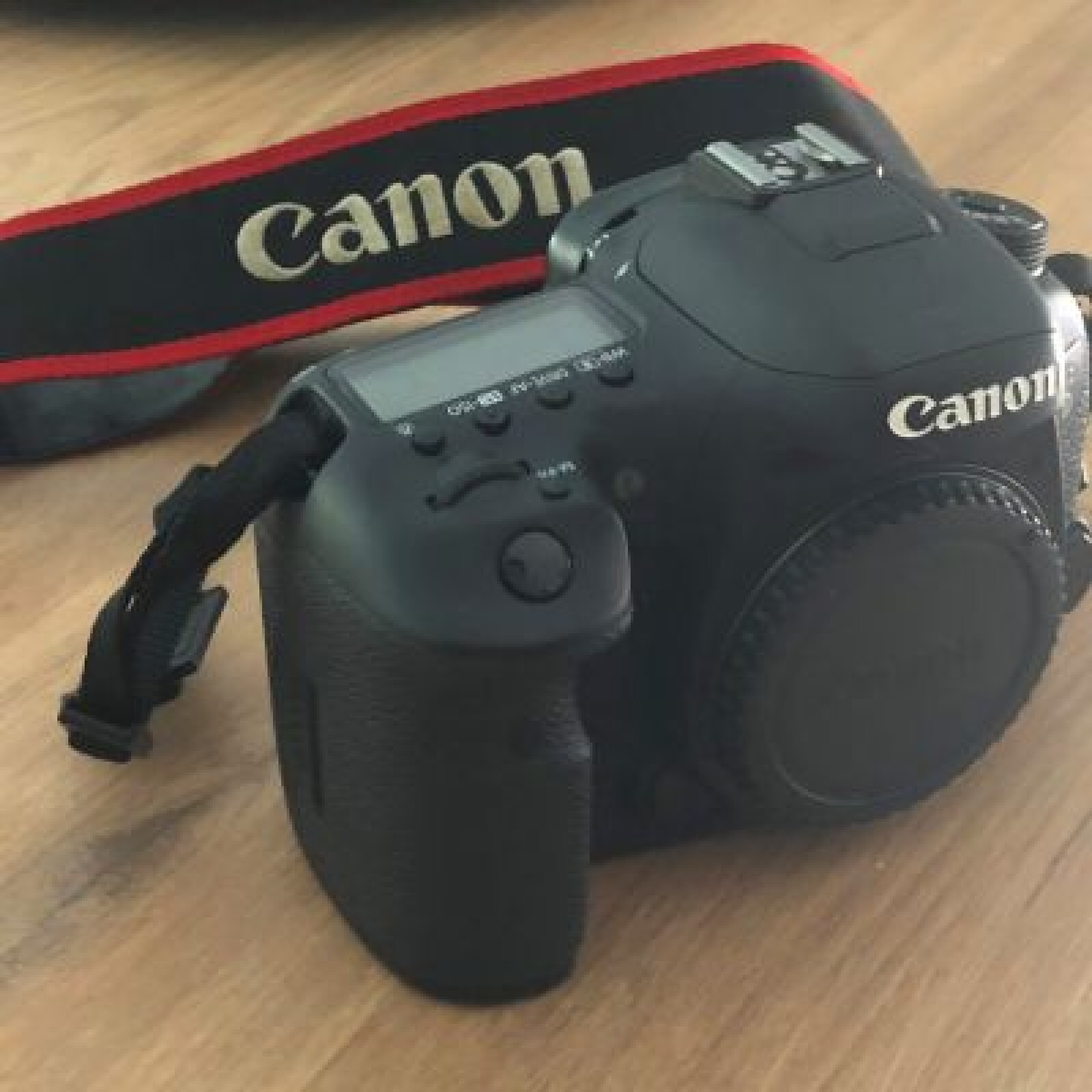 Canon 7D mkII boitier nu - Photo 4 sur 4