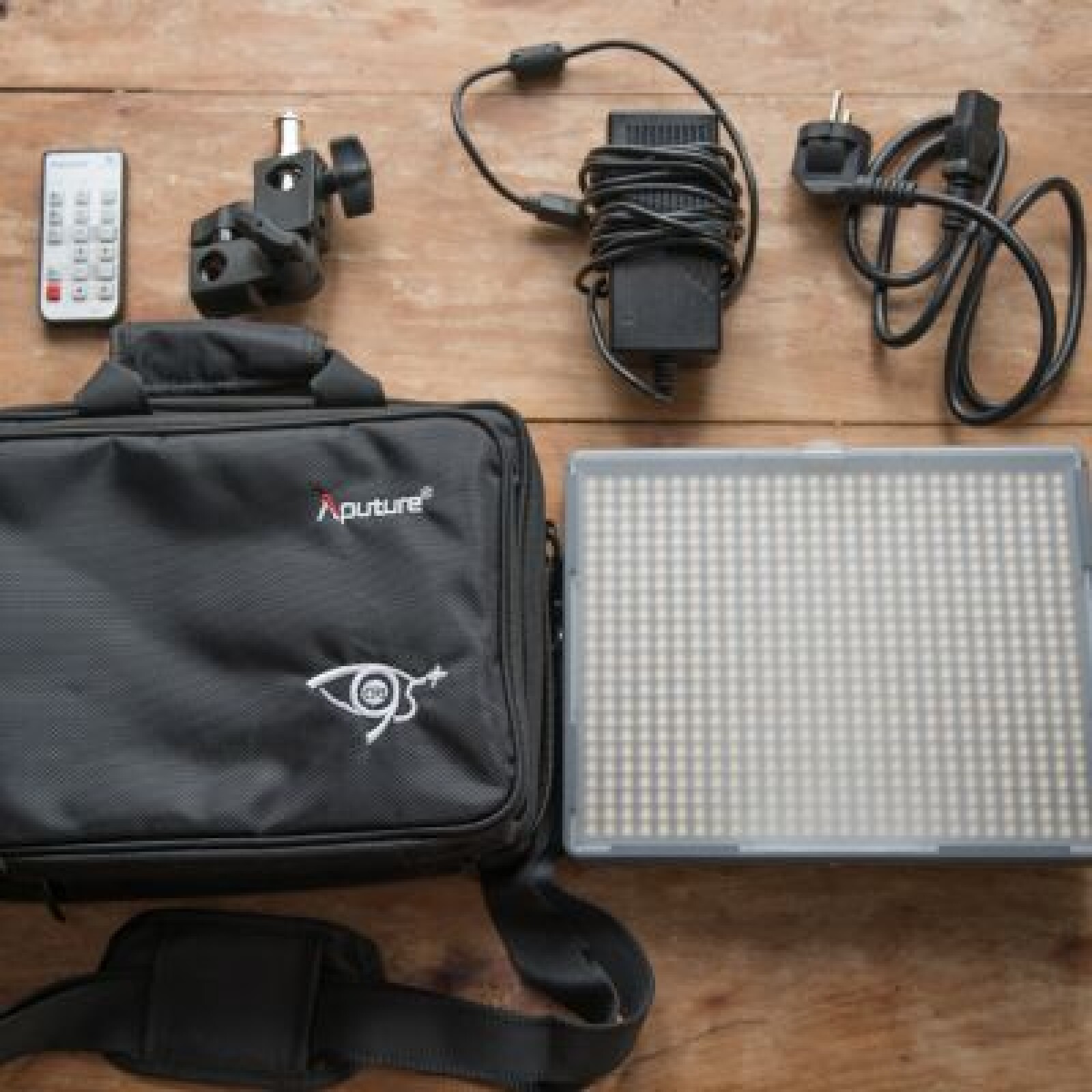 Kit de 3x lumière Aputure (Lightstorm LS 1S + 2 x HR 672C) - Photo 3 sur 4