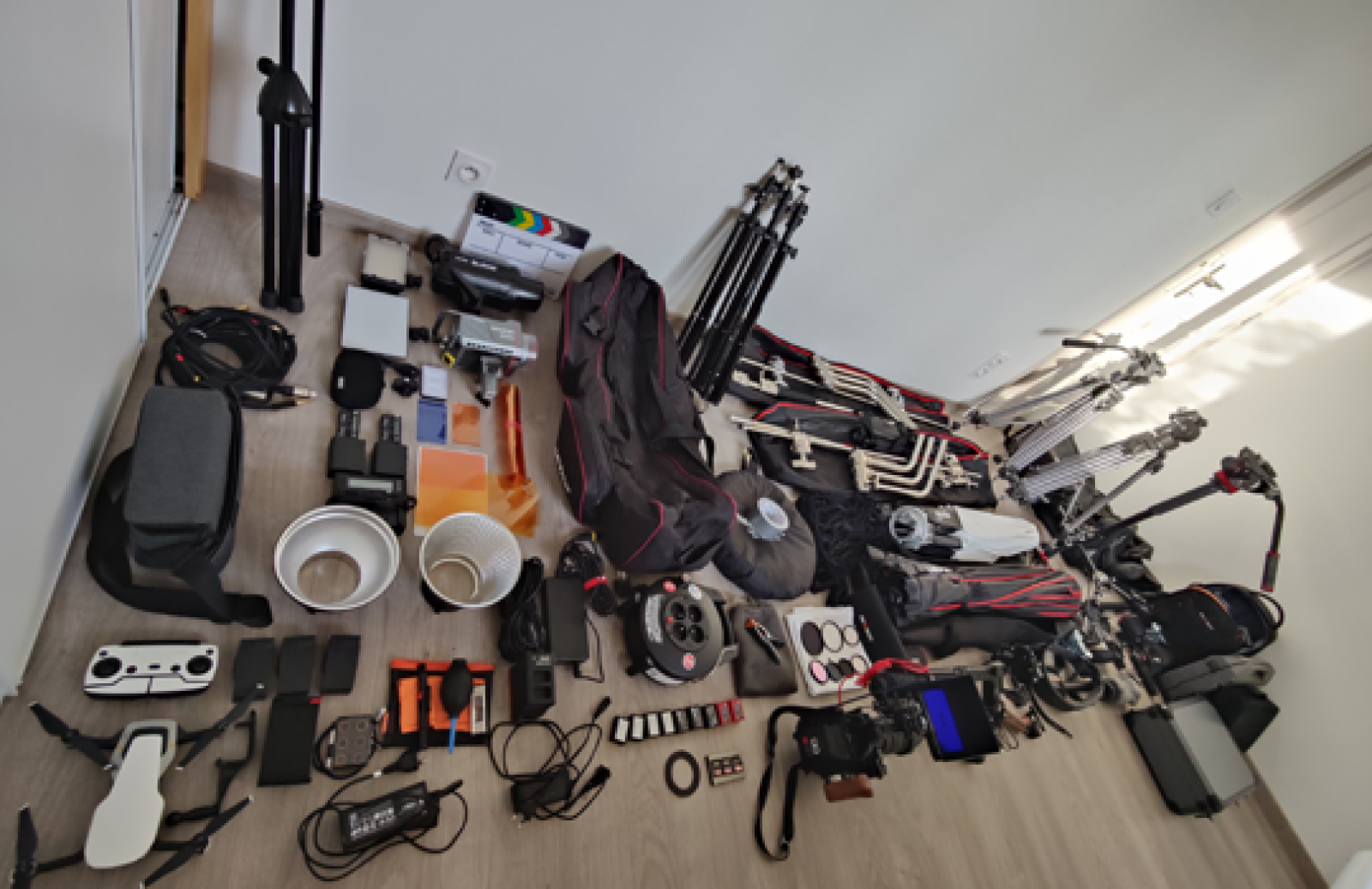 MEGA PACK de tournage : caméra + rig, objectifs, lumière, son, stabilisation, drone... - Photo 1 sur 8