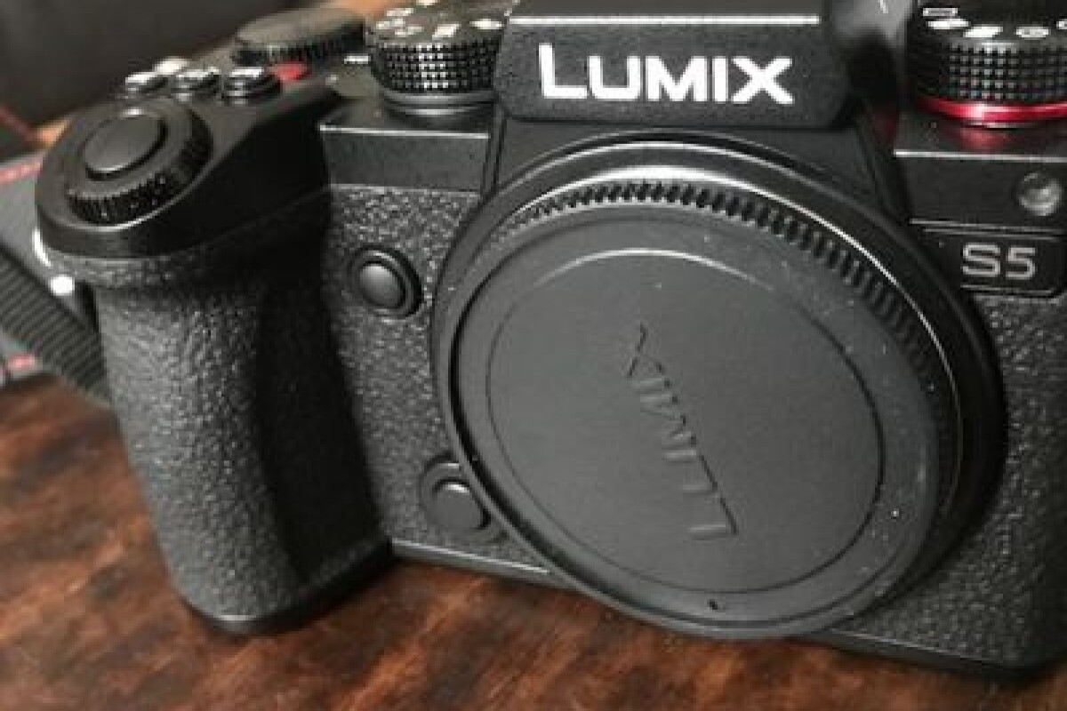 Location Panasonic Lumix S5 Boitier seul - Lightyshare