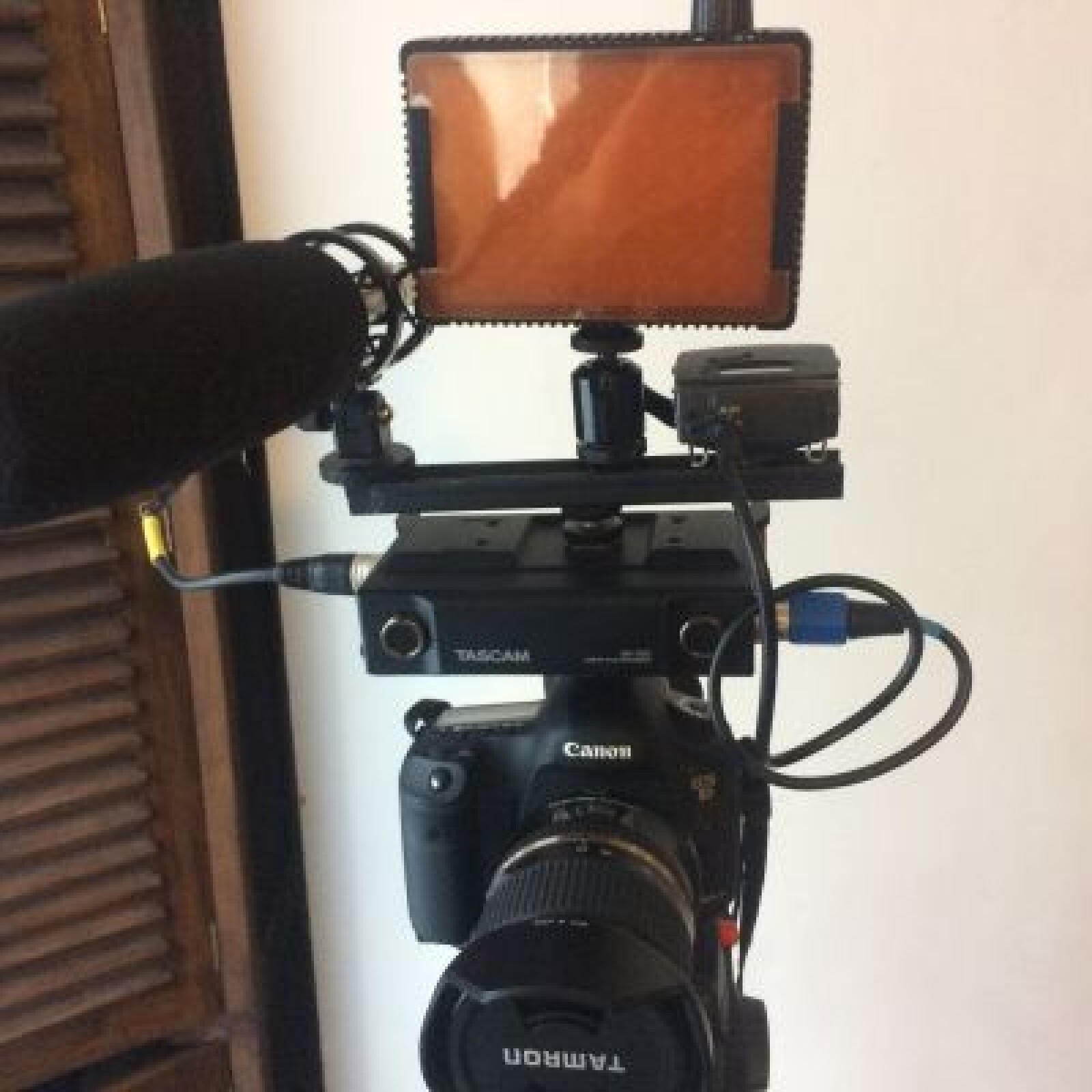 Kit complet 5D MK III (magic lantern possible), 24-70 Tamron 2.8, Micro canon, Hf, enregistreur et pied. - Photo 2 sur 2