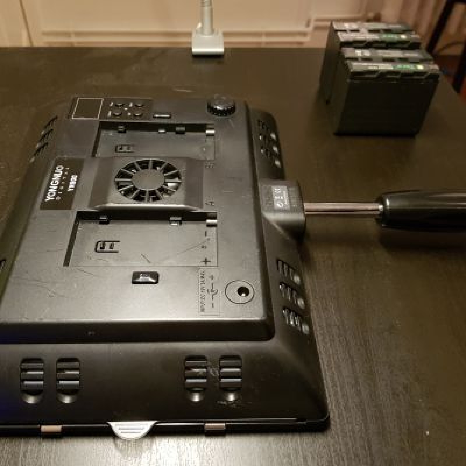 Panneau LED Yongnuo YN900 - Photo 2 sur 2