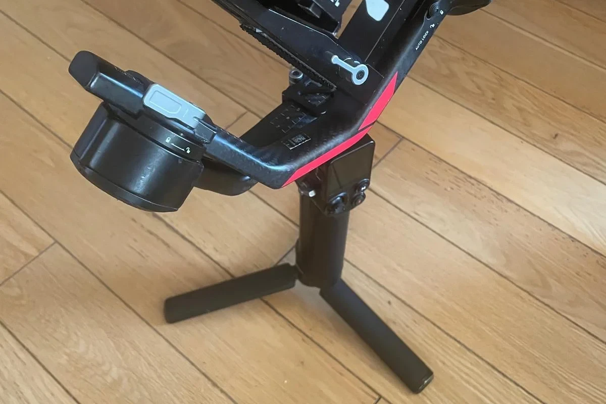Rent DJI RS4 PRO - Lightyshare
