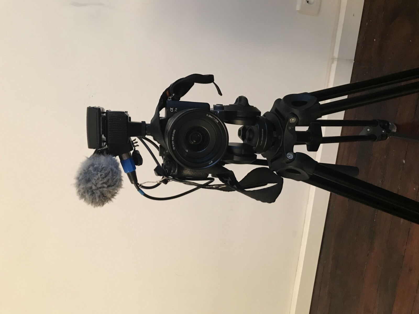 Pack complet Alpha 7 III ( HF, trépied et 2 objos) - Photo 3 sur 6