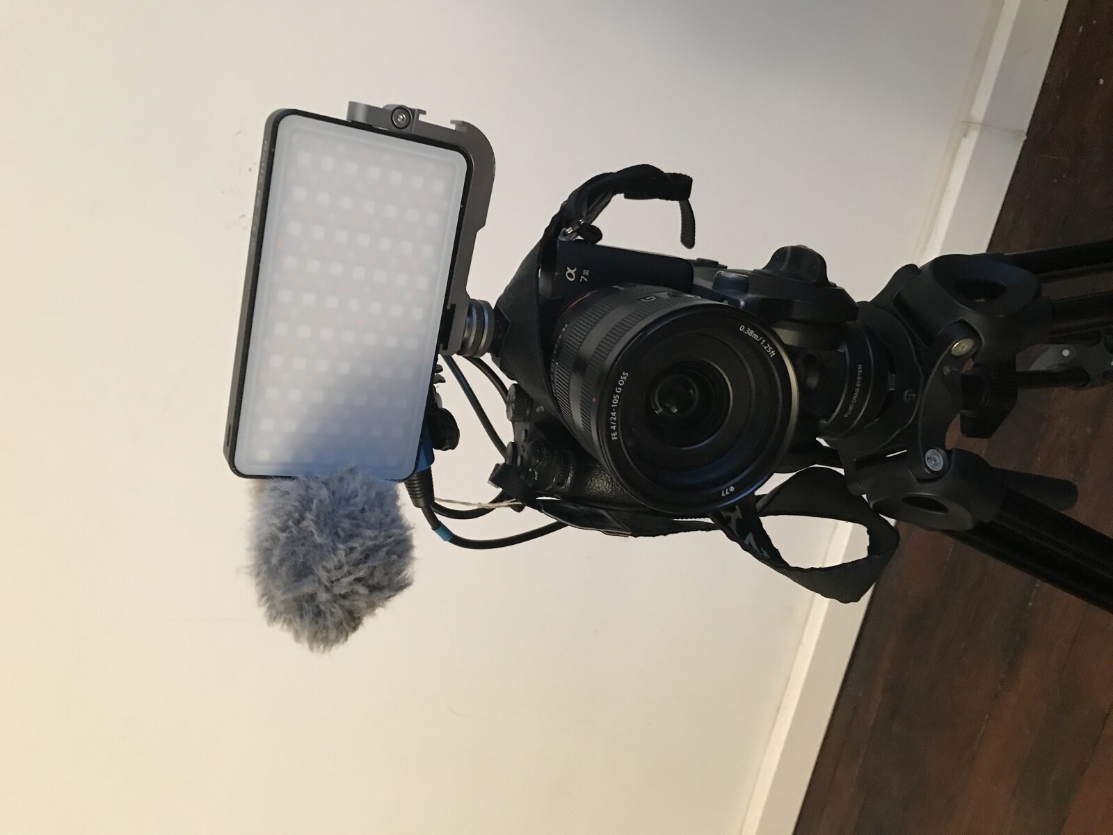 Pack complet Alpha 7 III ( HF, trépied et 2 objos) - Photo 4 sur 6