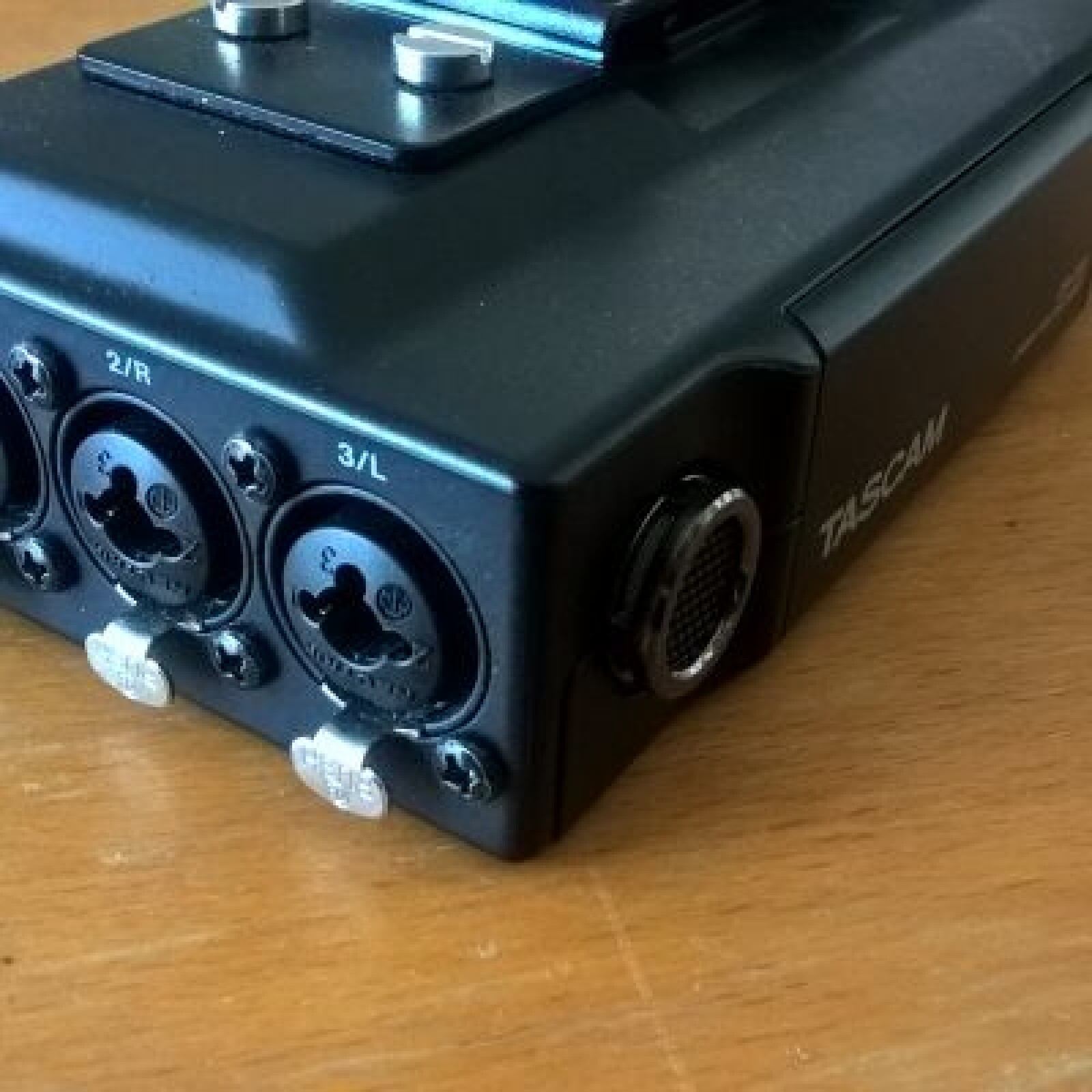 Enregistreur Tascam DR-70D - Photo 3 sur 5