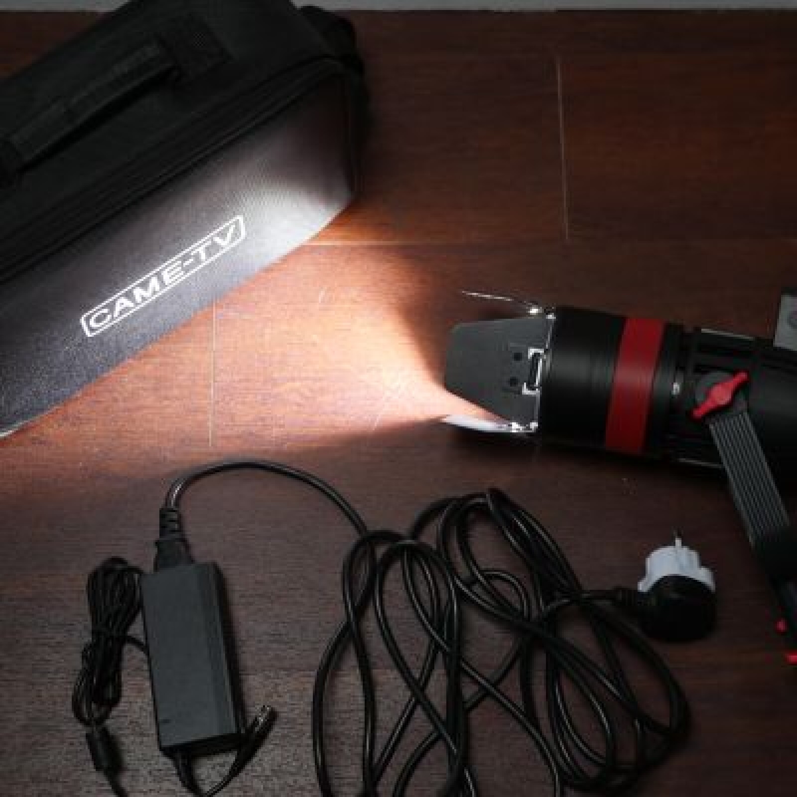 Fresnel LED 55W - Photo 2 sur 4
