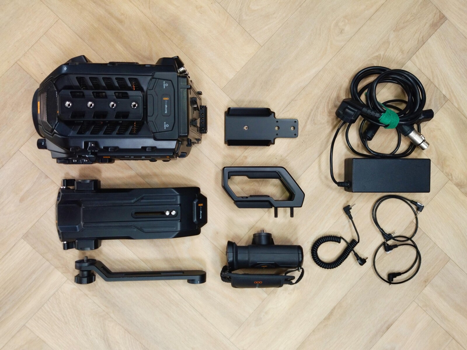 Blackmagic URSA Mini Pro 4.6K G2 EF - Photo 2 sur 3