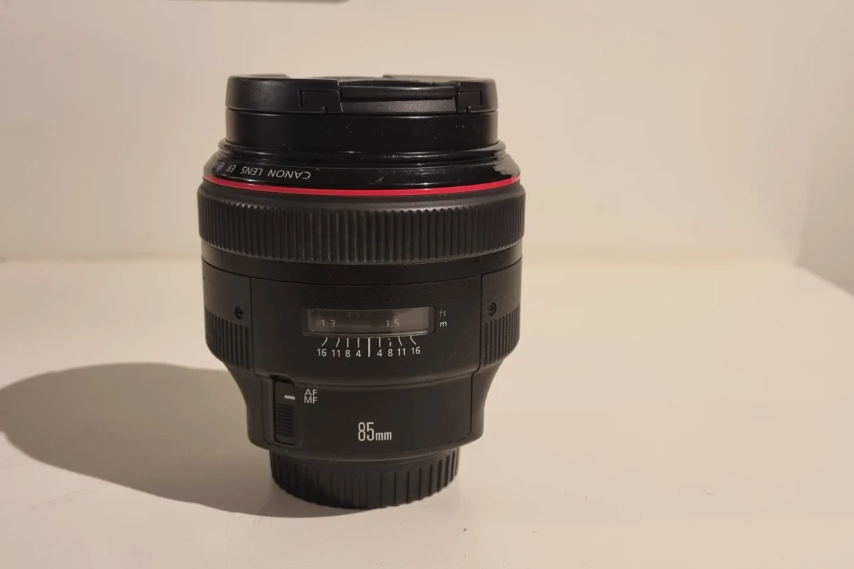 Location Canon EF 85mm f/1.2L II USM - Lightyshare