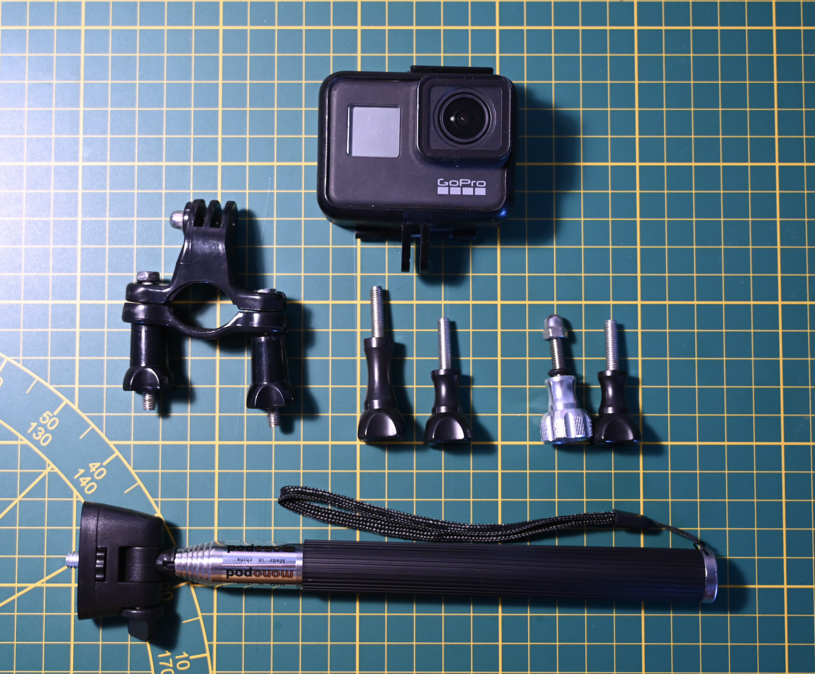Gopro Hero 7 carte SD 128go + Accesoires - Photo 1 sur 3
