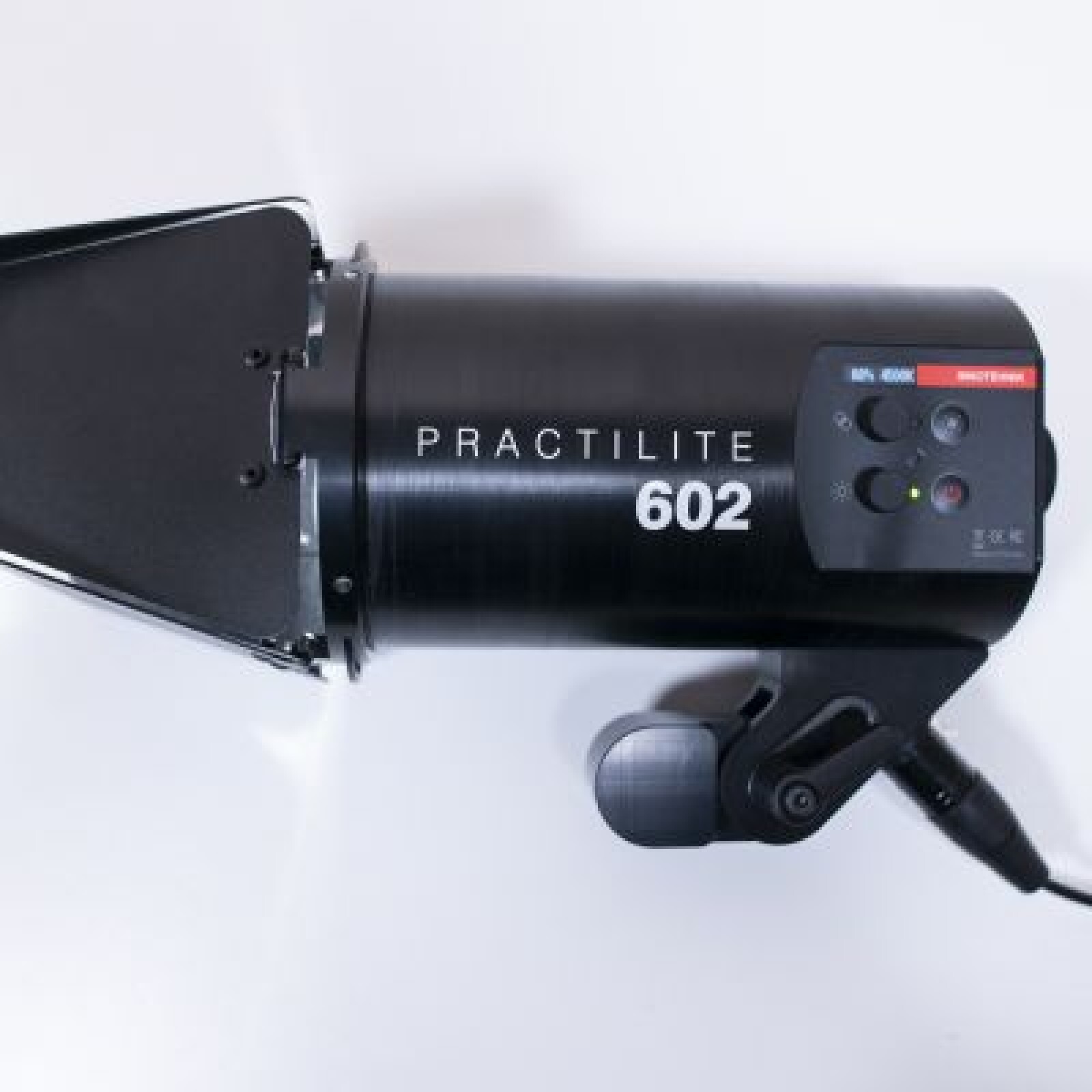 Projecteur Fresnel 90W Kinotehnik Practilite 602 LED Bicolor - Photo 2 sur 4