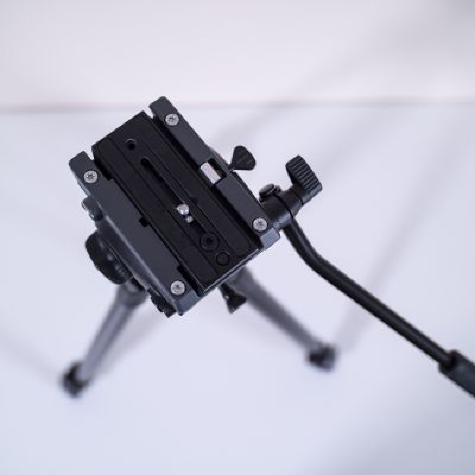 Trépied Manfrotto 755XB avec tête fluide MVH55AH - Photo 2 sur 3